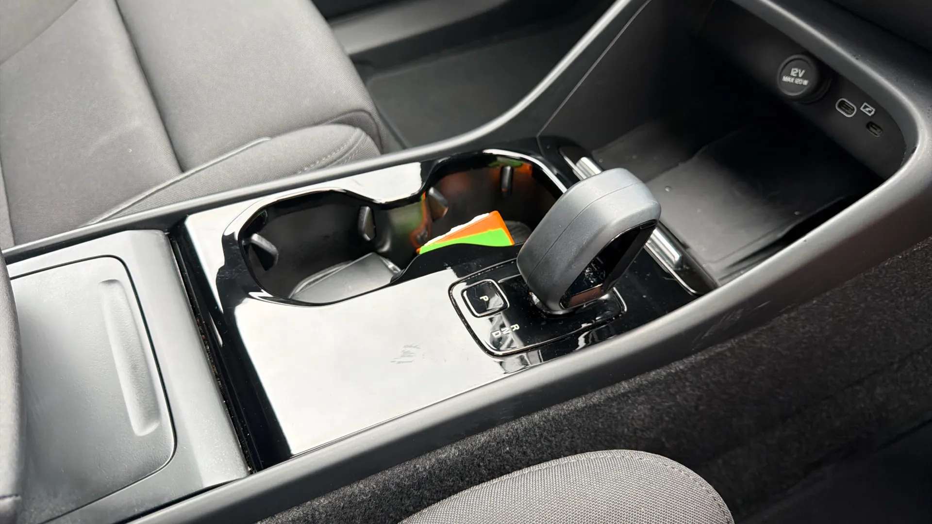 2023 VOLVO XC40 2023 VOLVO XC40