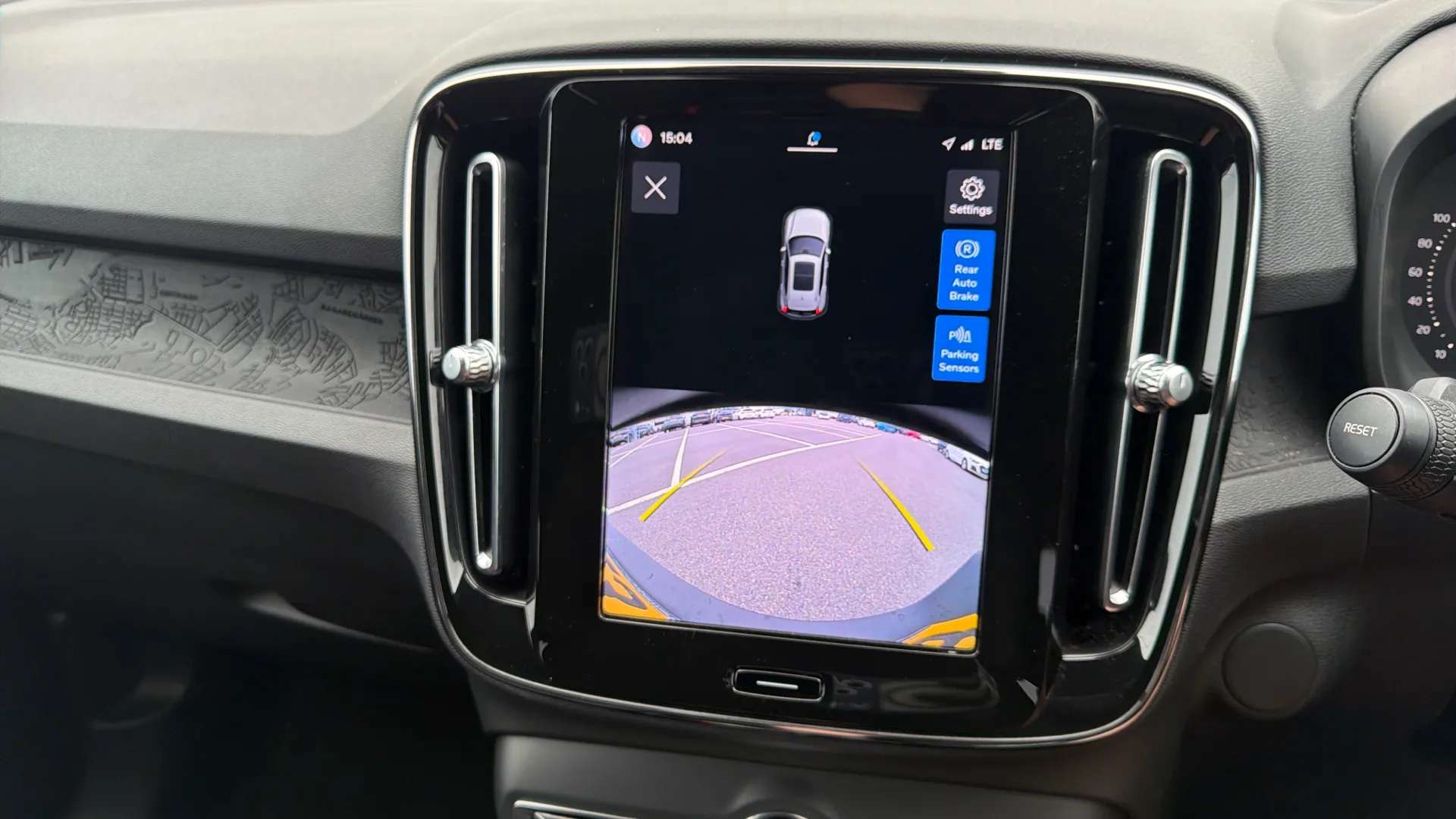 2023 VOLVO XC40 2023 VOLVO XC40
