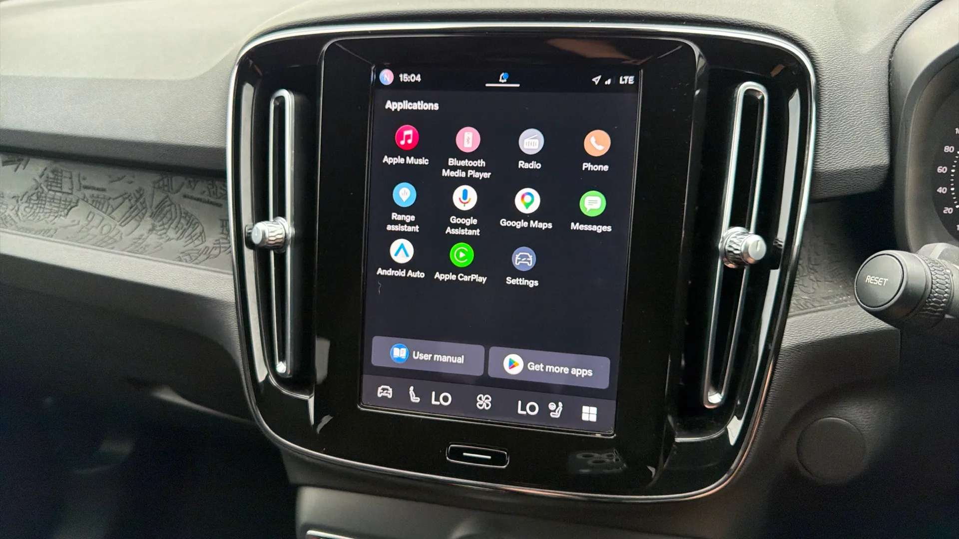 2023 VOLVO XC40 2023 VOLVO XC40