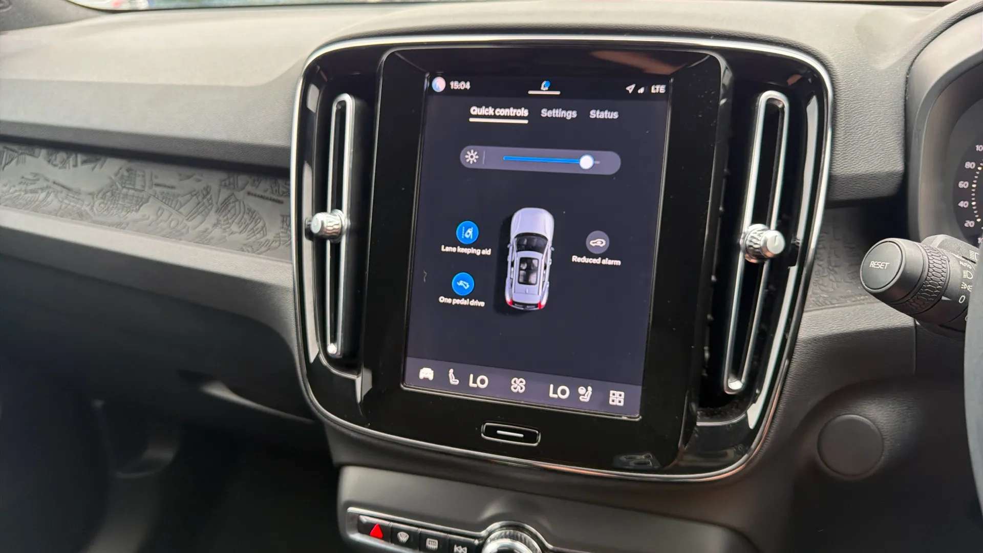 2023 VOLVO XC40 2023 VOLVO XC40