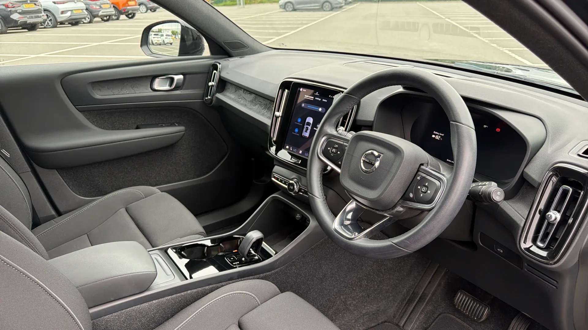 2023 VOLVO XC40 2023 VOLVO XC40