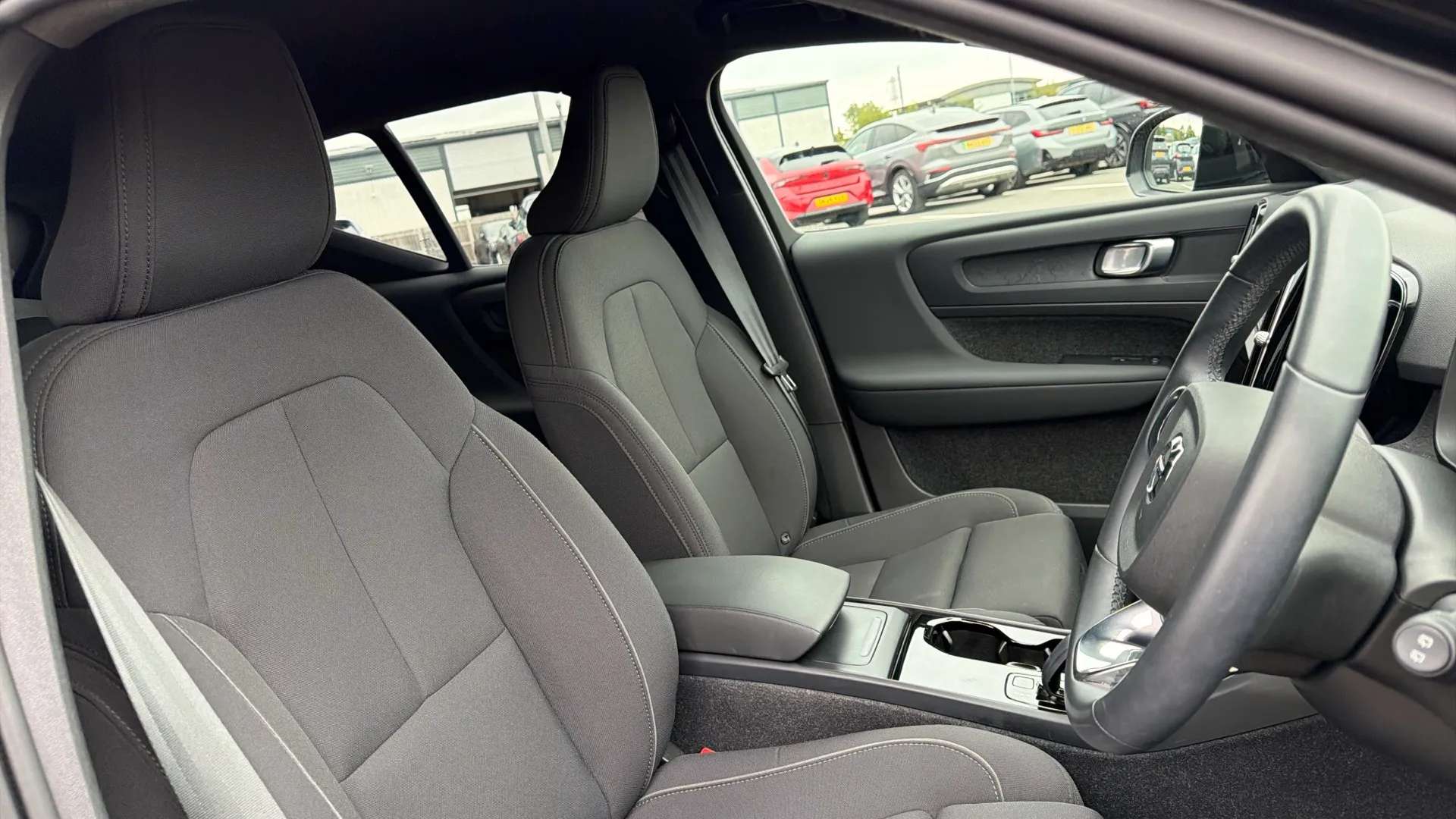 2023 VOLVO XC40 2023 VOLVO XC40