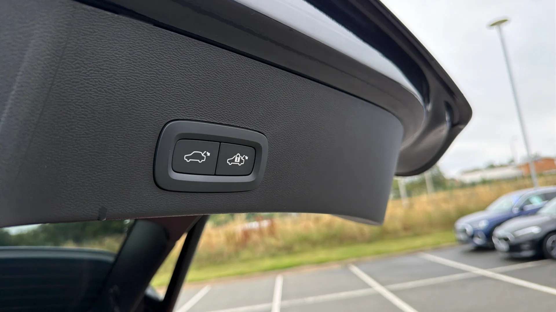 2023 VOLVO XC40 2023 VOLVO XC40