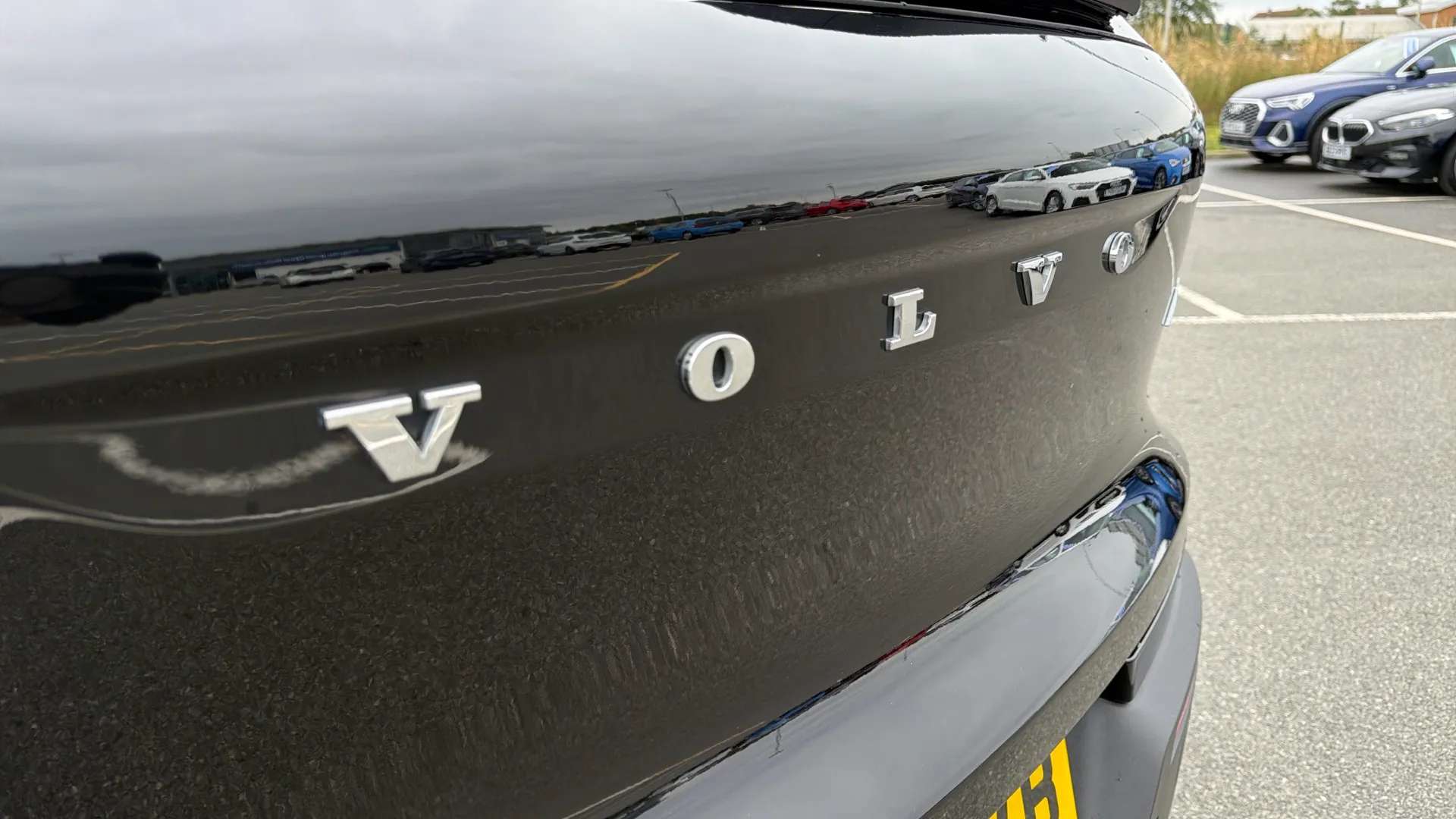 2023 VOLVO XC40 2023 VOLVO XC40