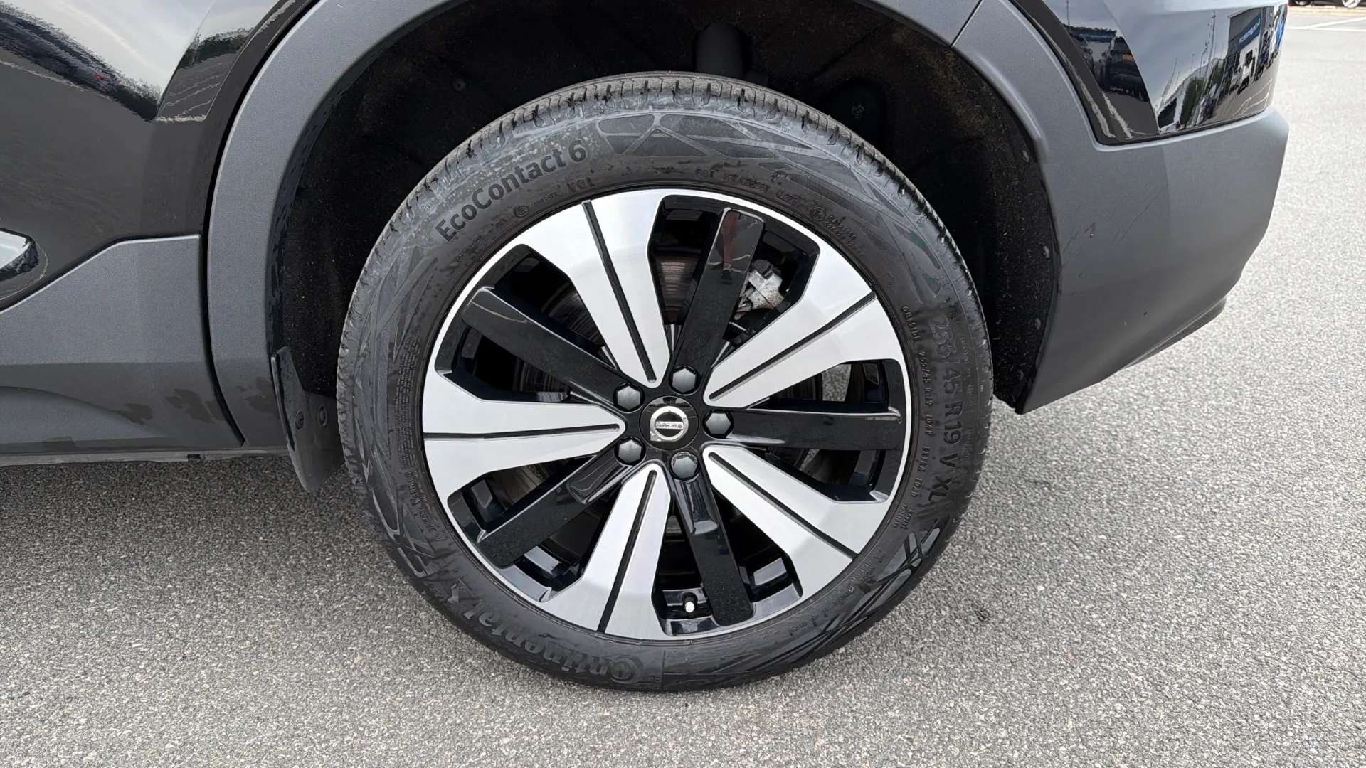 2023 VOLVO XC40 2023 VOLVO XC40