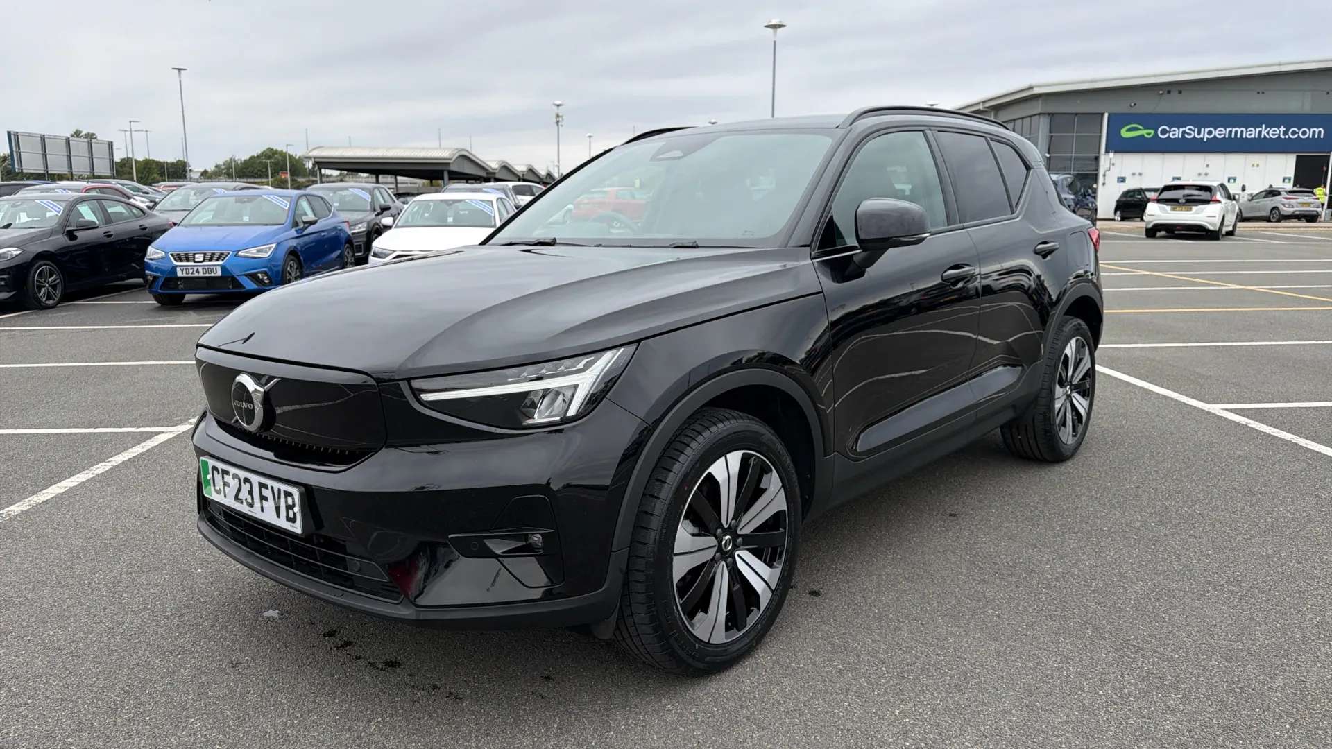 2023 VOLVO XC40 2023 VOLVO XC40