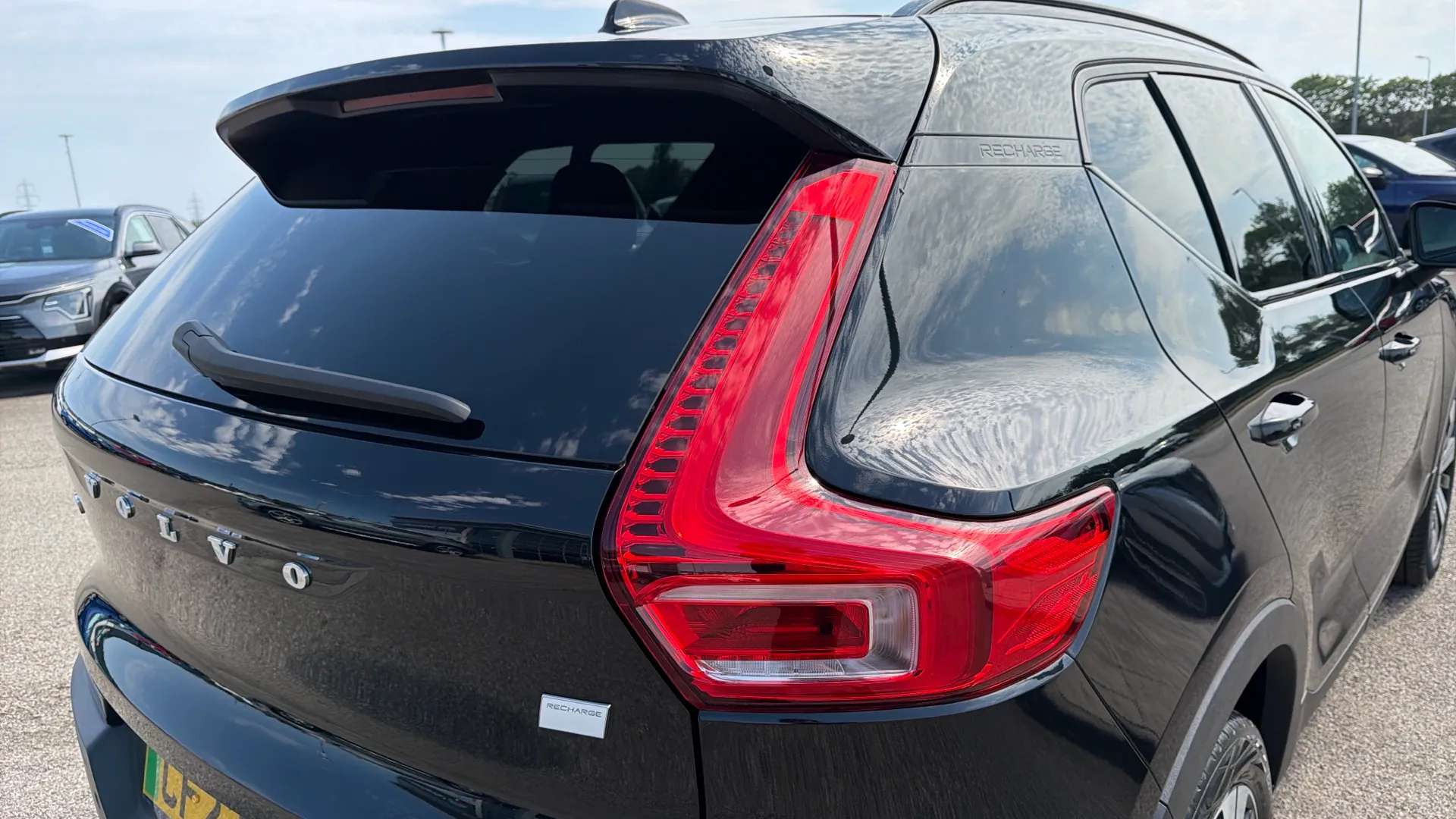 2023 VOLVO XC40 2023 VOLVO XC40