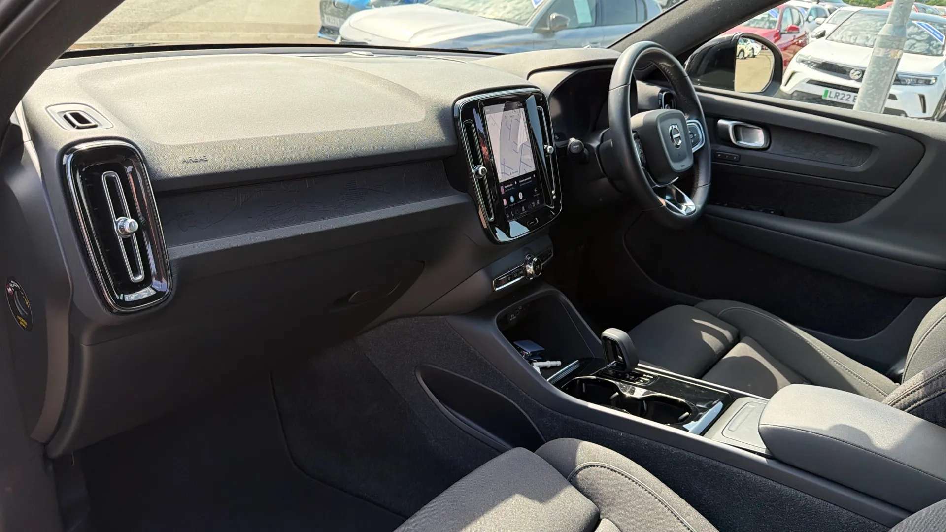 2023 VOLVO XC40 2023 VOLVO XC40