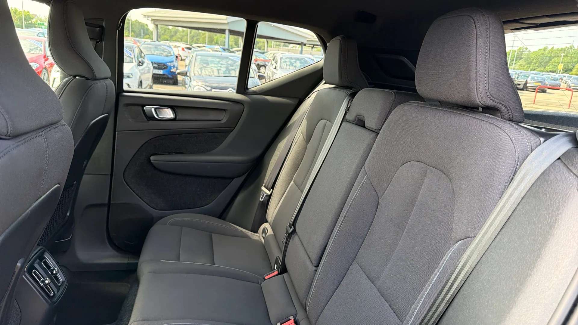 2023 VOLVO XC40 2023 VOLVO XC40