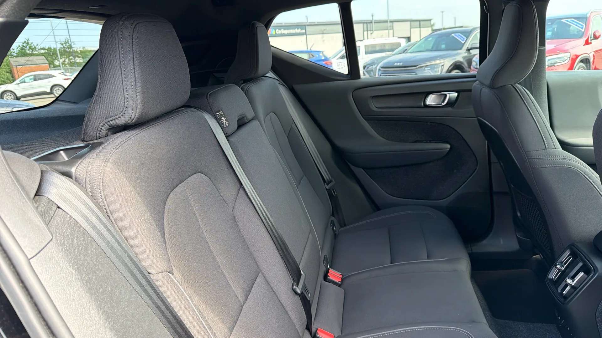 2023 VOLVO XC40 2023 VOLVO XC40