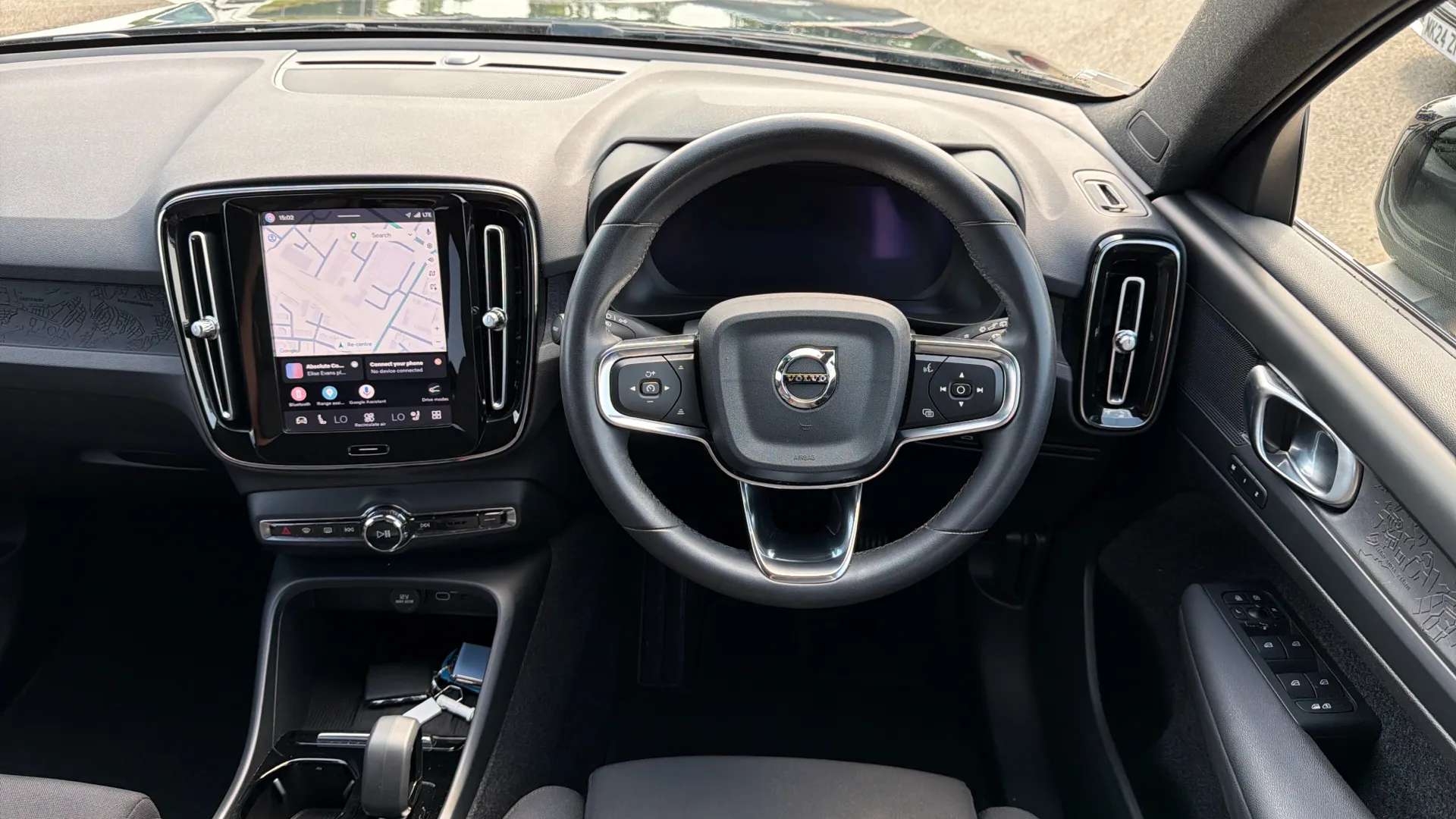 2023 VOLVO XC40 2023 VOLVO XC40