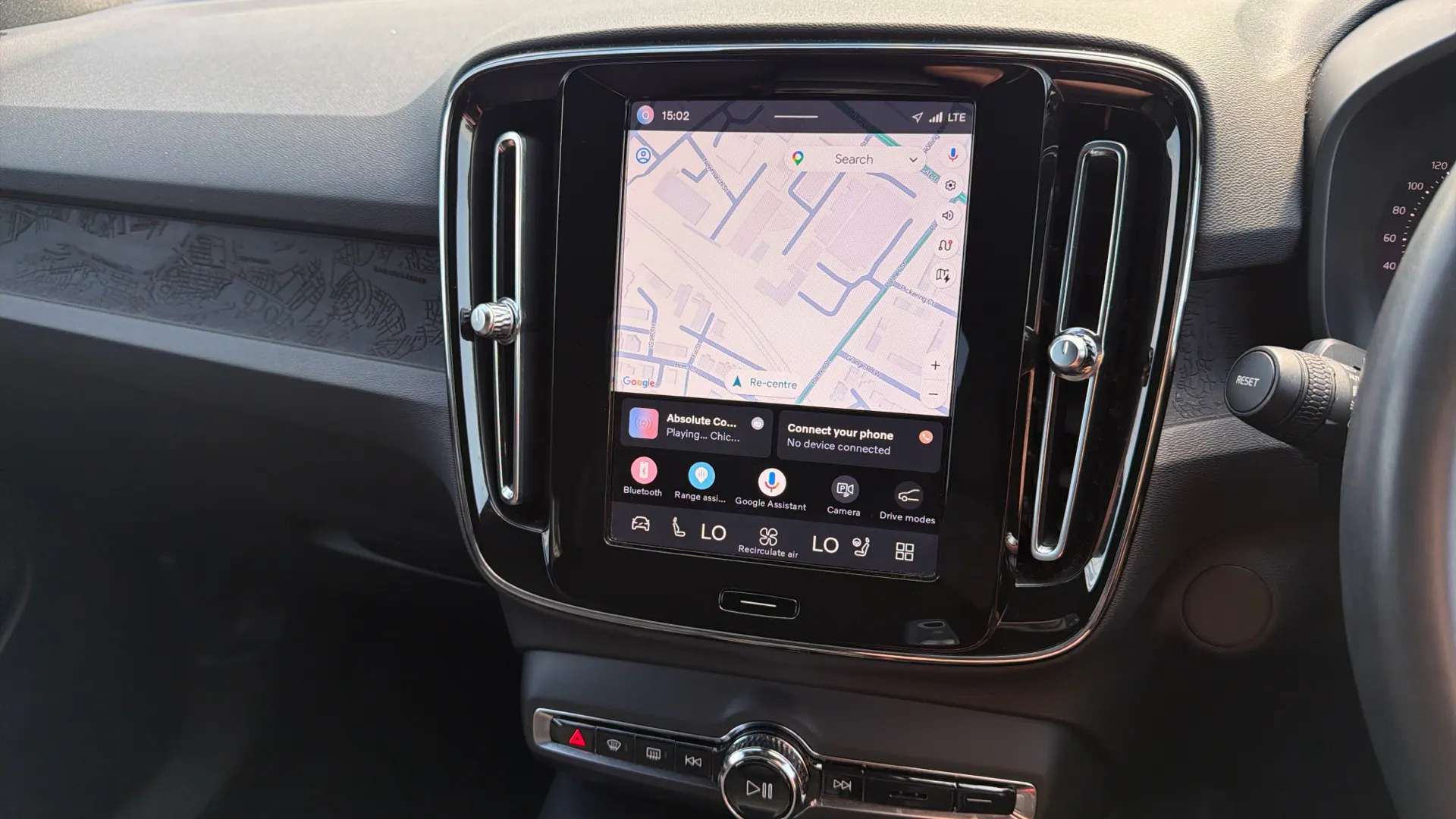 2023 VOLVO XC40 2023 VOLVO XC40