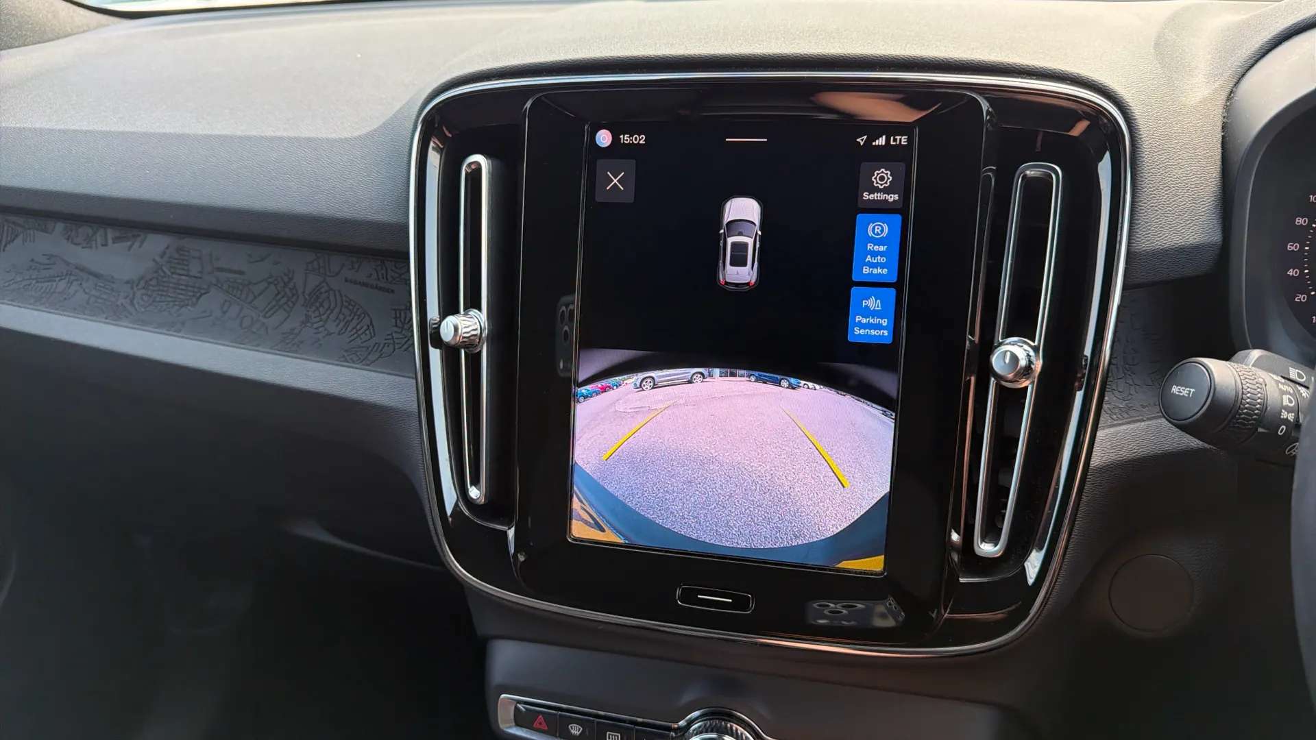 2023 VOLVO XC40 2023 VOLVO XC40