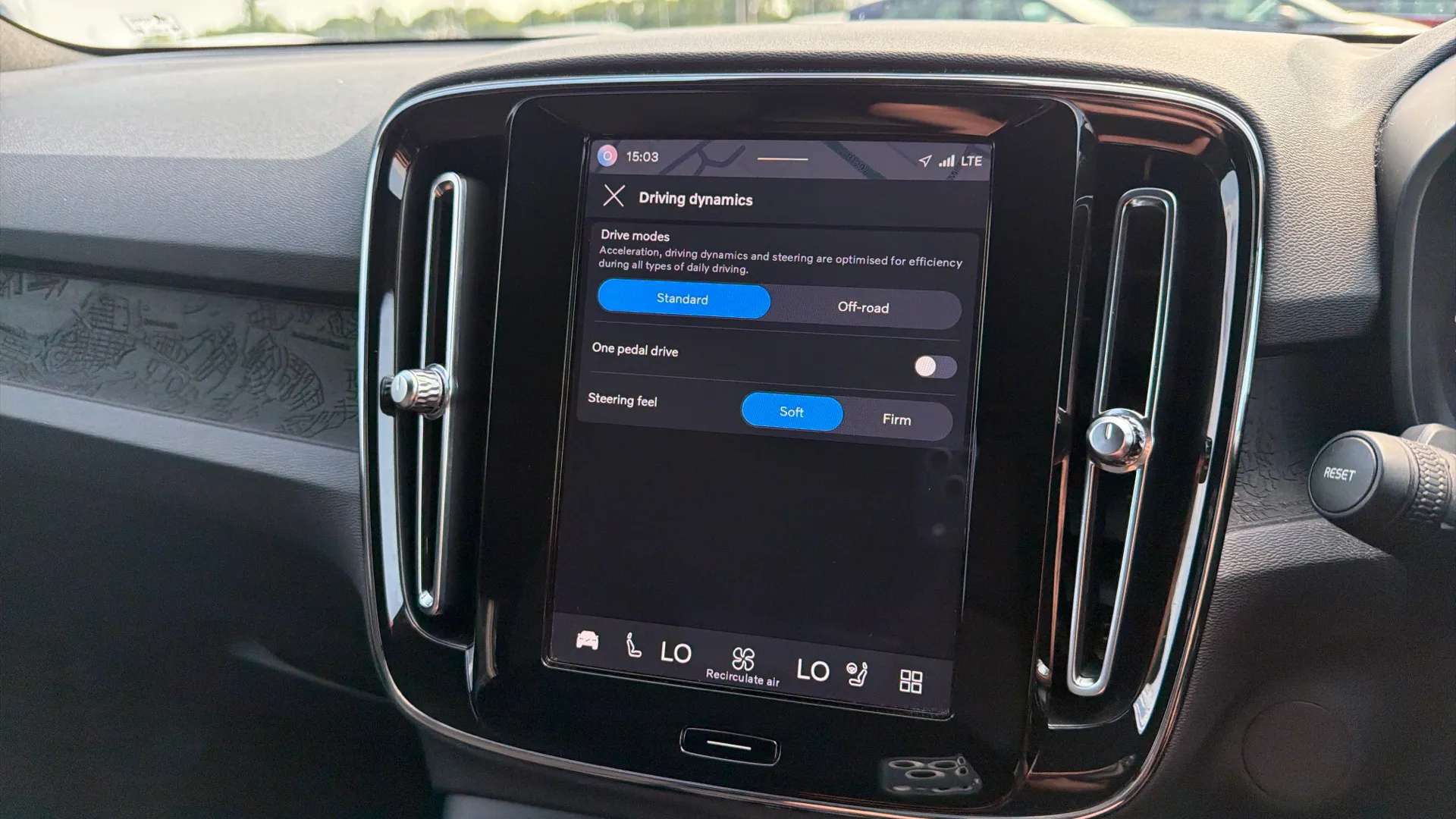 2023 VOLVO XC40 2023 VOLVO XC40