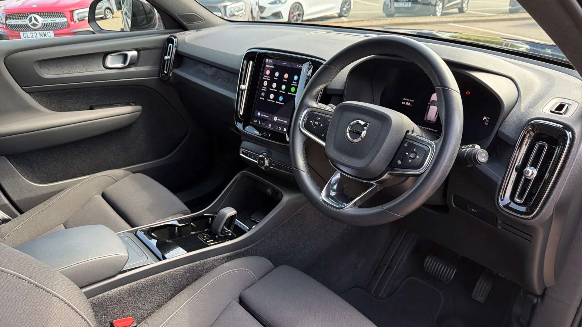 2023 VOLVO XC40 2023 VOLVO XC40