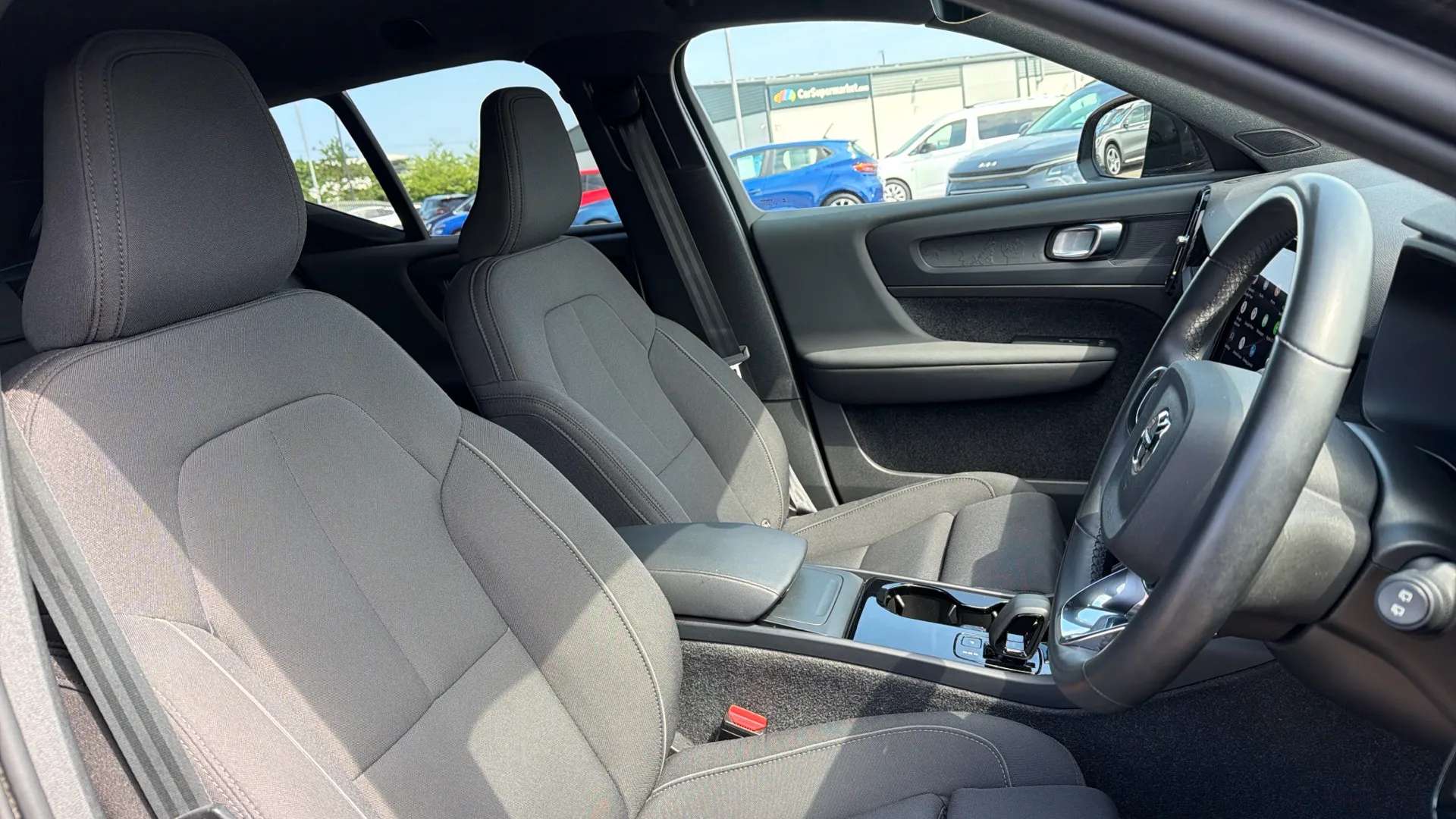 2023 VOLVO XC40 2023 VOLVO XC40