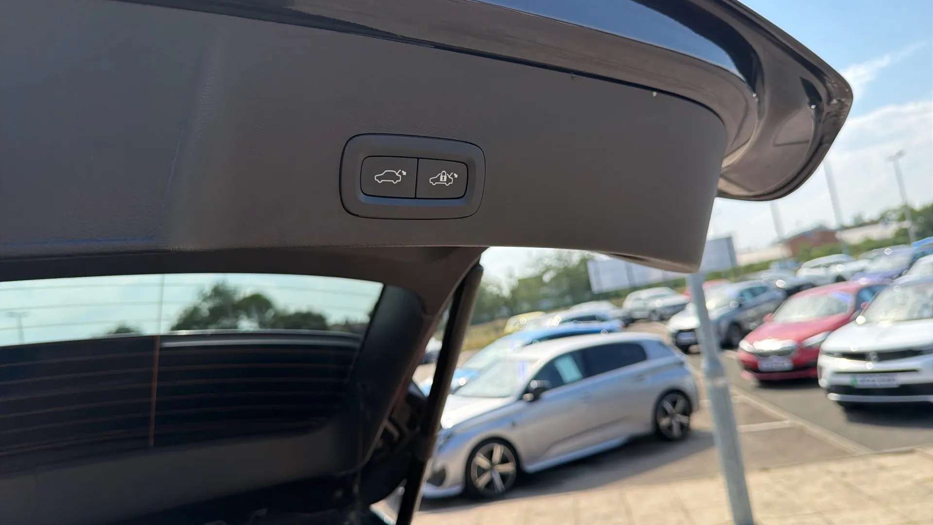 2023 VOLVO XC40 2023 VOLVO XC40