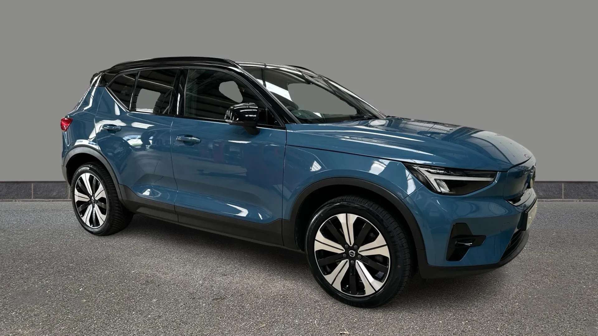 A 2023 VOLVO XC40 170kW Recharge Plus 69kWh Auto A 2023 VOLVO XC40 170kW Recharge Plus 69kWh Auto