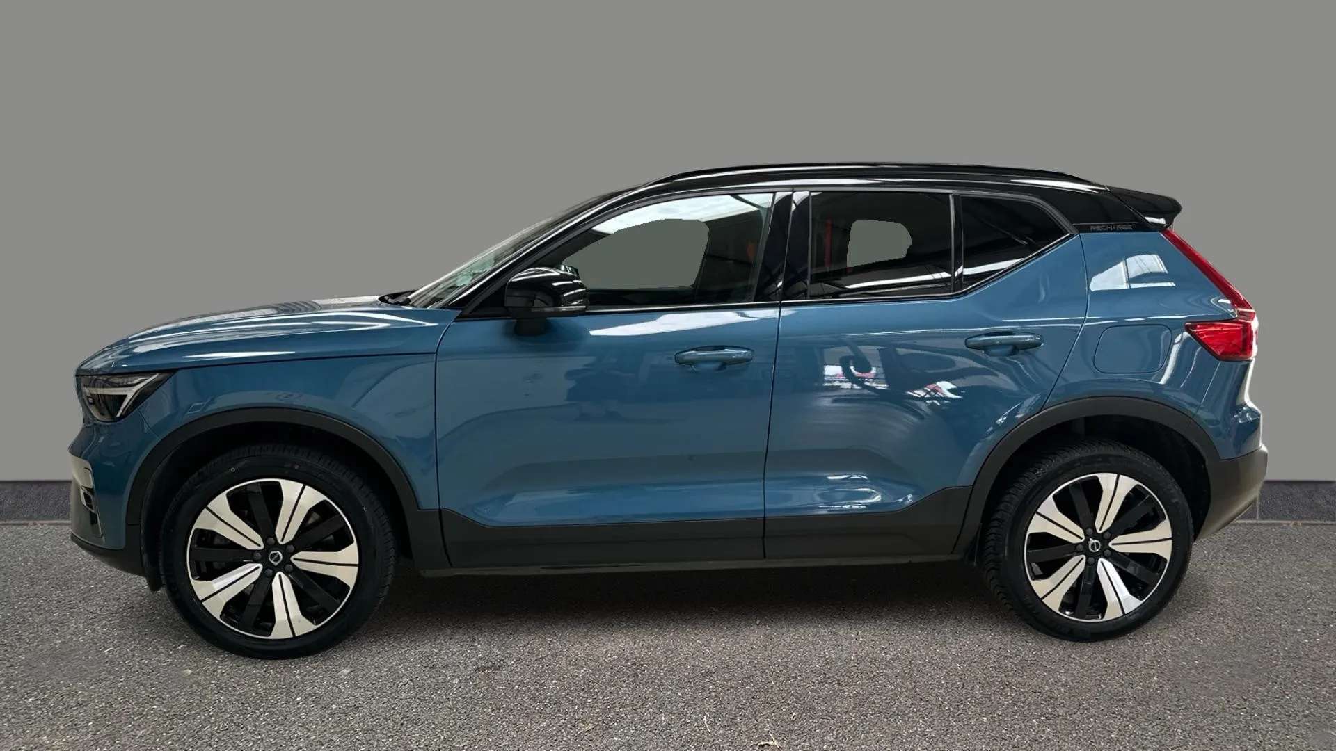A 2023 VOLVO XC40 170kW Recharge Plus 69kWh Auto A 2023 VOLVO XC40 170kW Recharge Plus 69kWh Auto