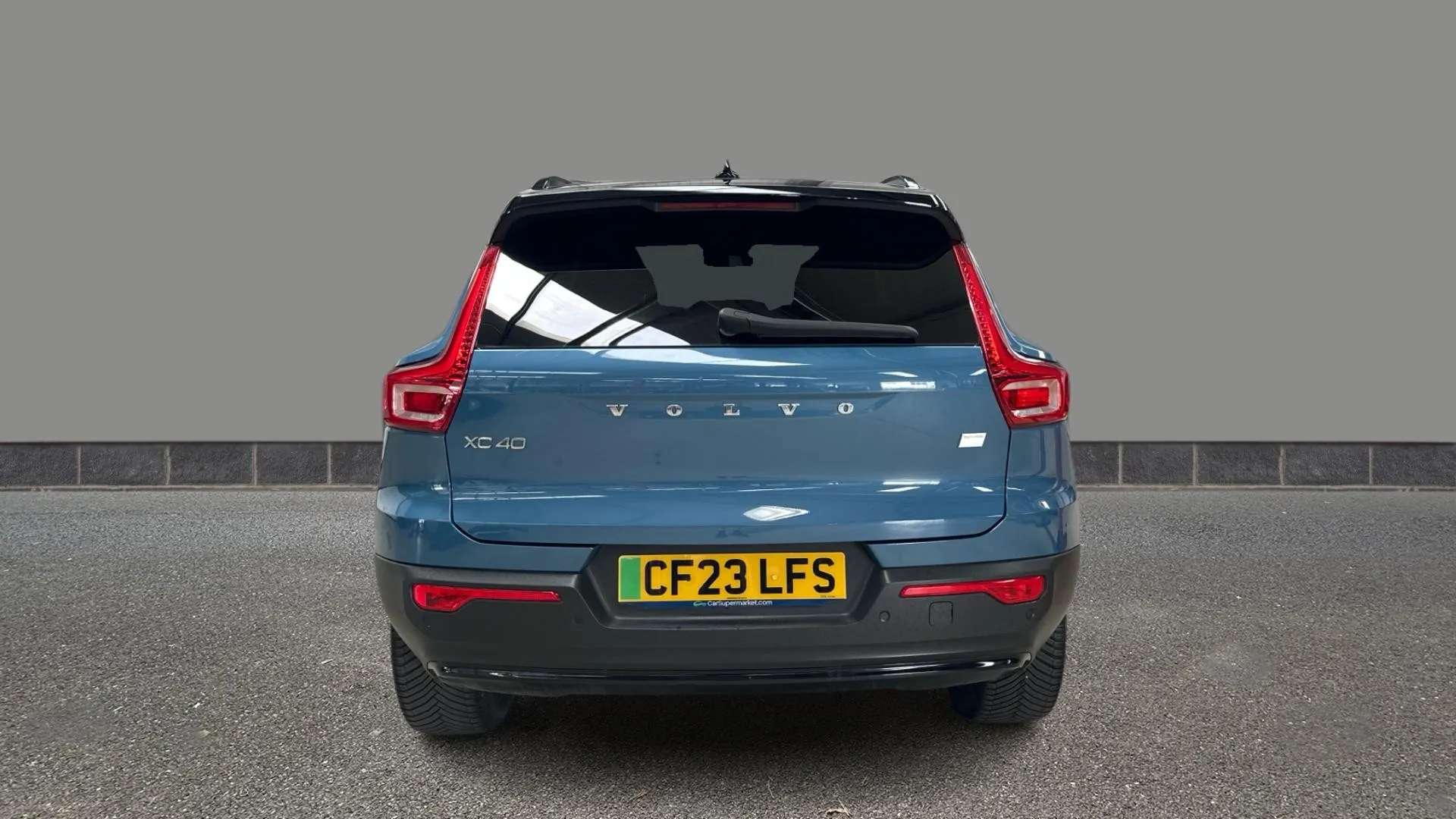 2023 VOLVO XC40 2023 VOLVO XC40