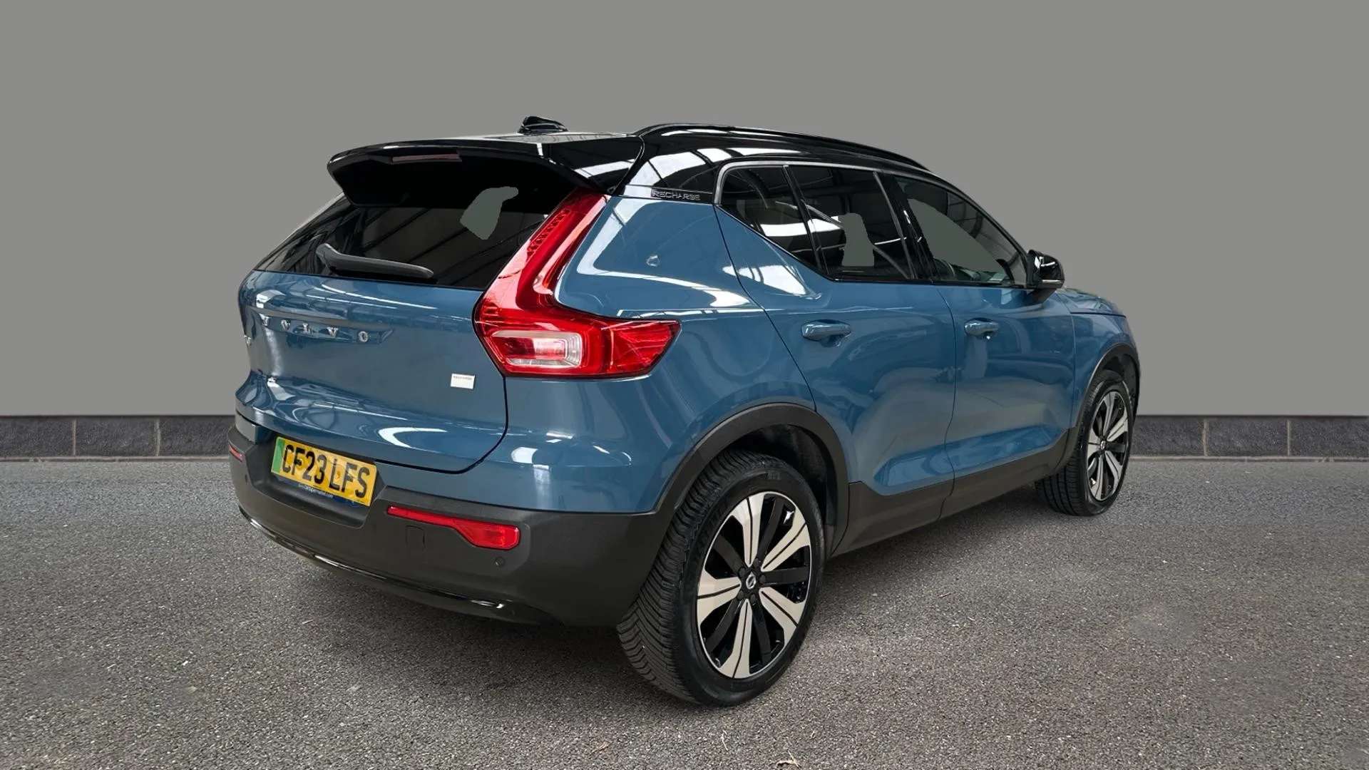 2023 VOLVO XC40 2023 VOLVO XC40