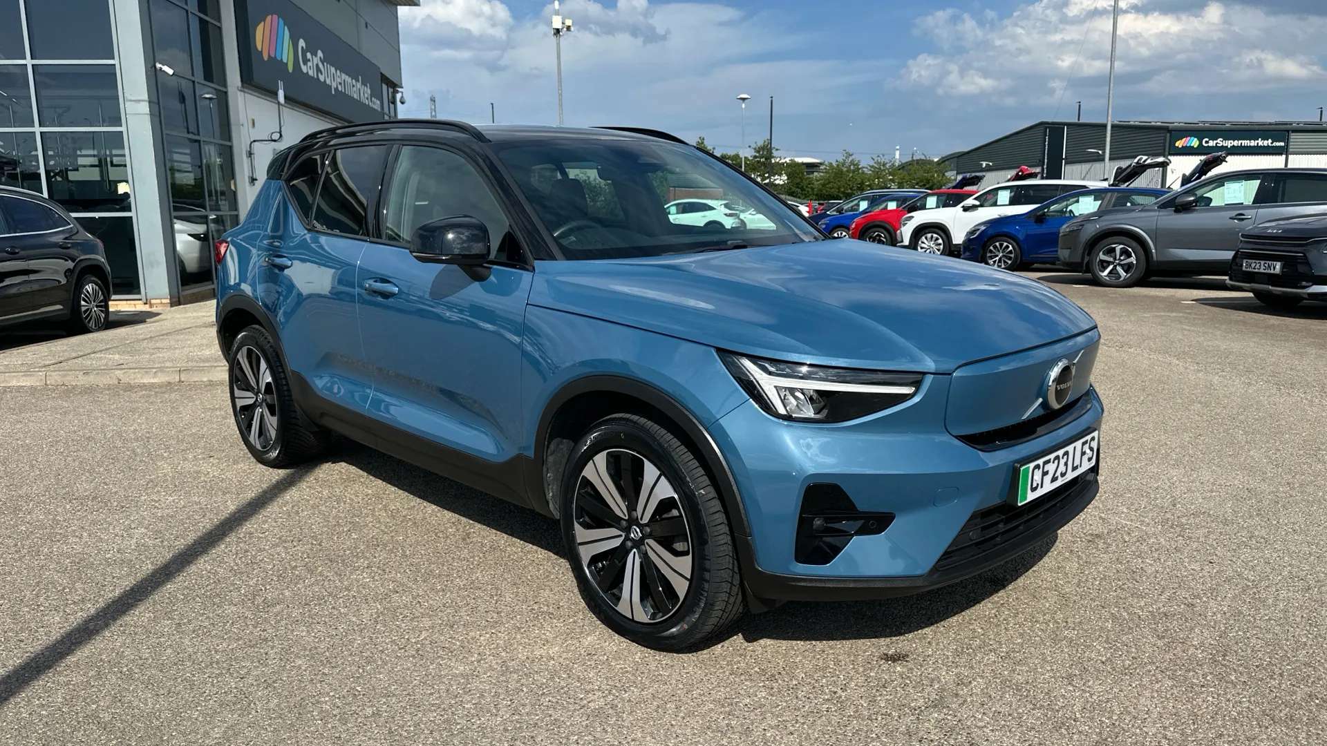 2023 VOLVO XC40 2023 VOLVO XC40
