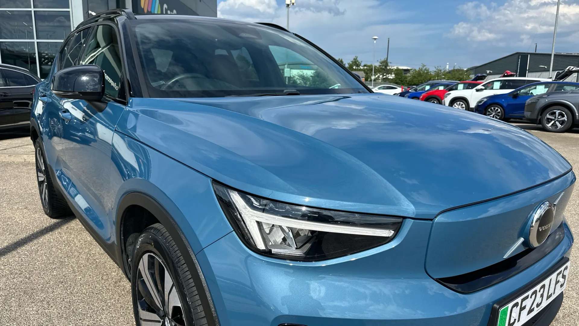 2023 VOLVO XC40 2023 VOLVO XC40