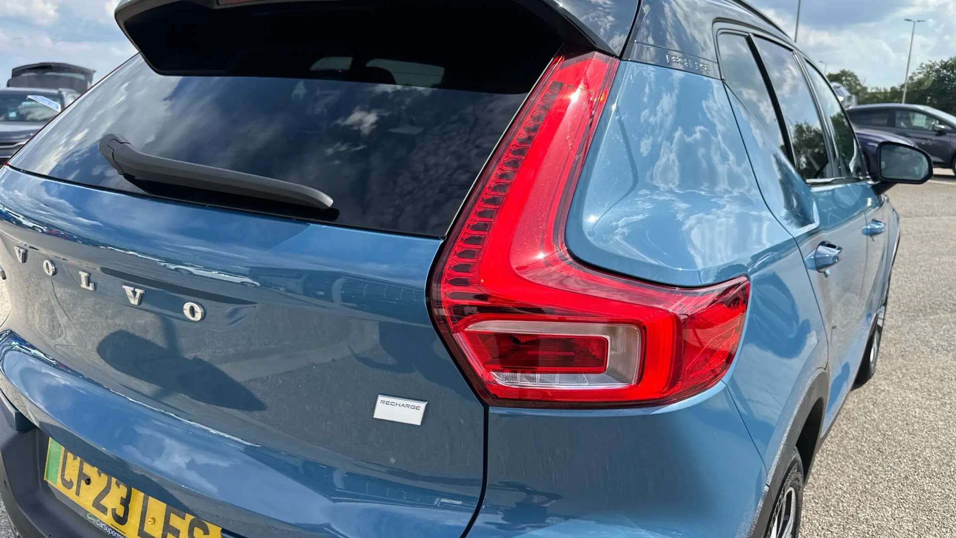 2023 VOLVO XC40 2023 VOLVO XC40