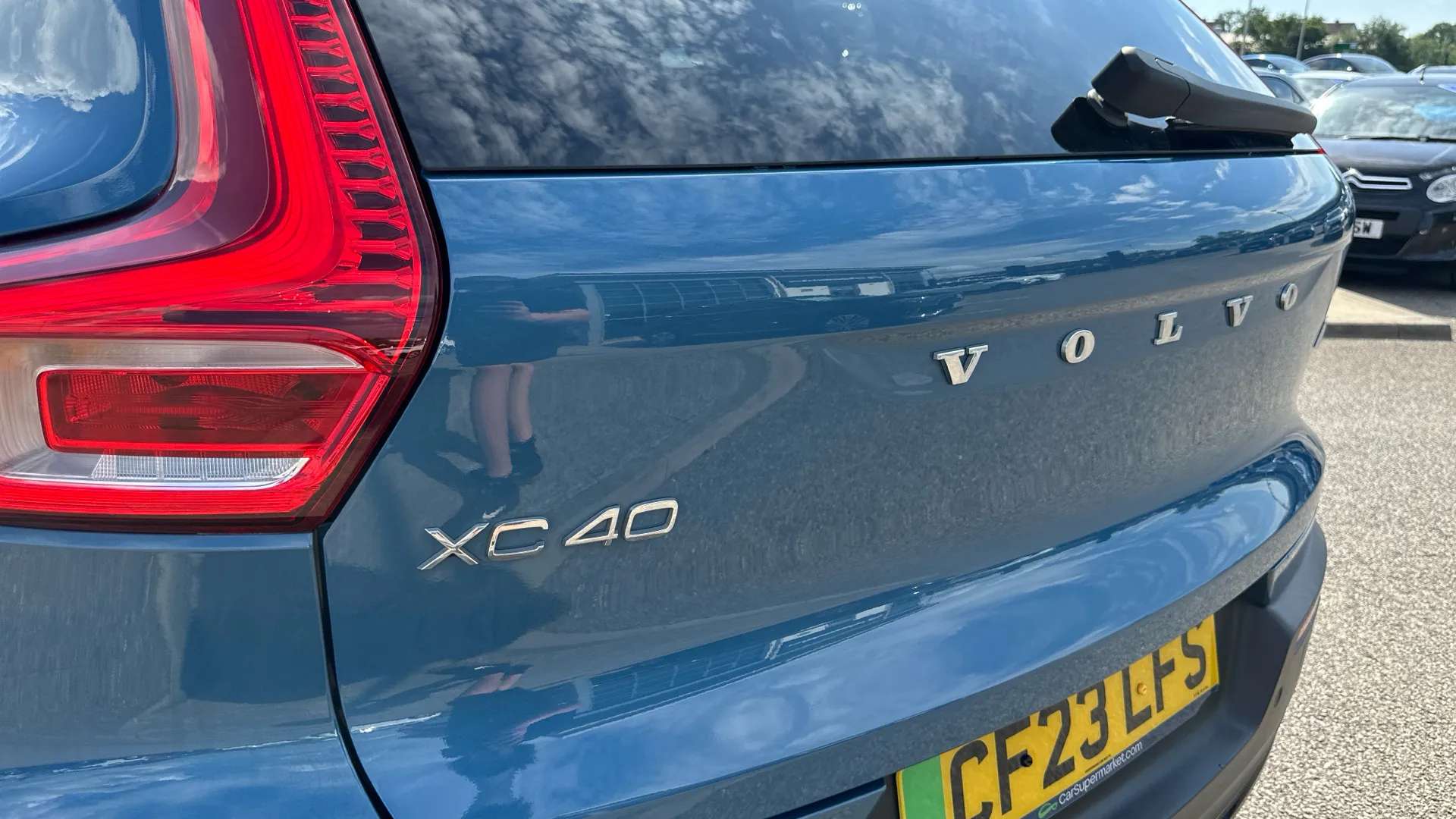 2023 VOLVO XC40 2023 VOLVO XC40