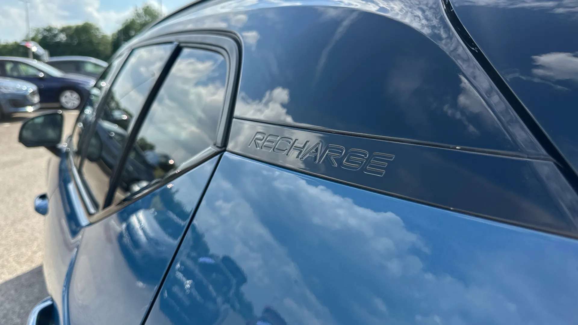 2023 VOLVO XC40 2023 VOLVO XC40