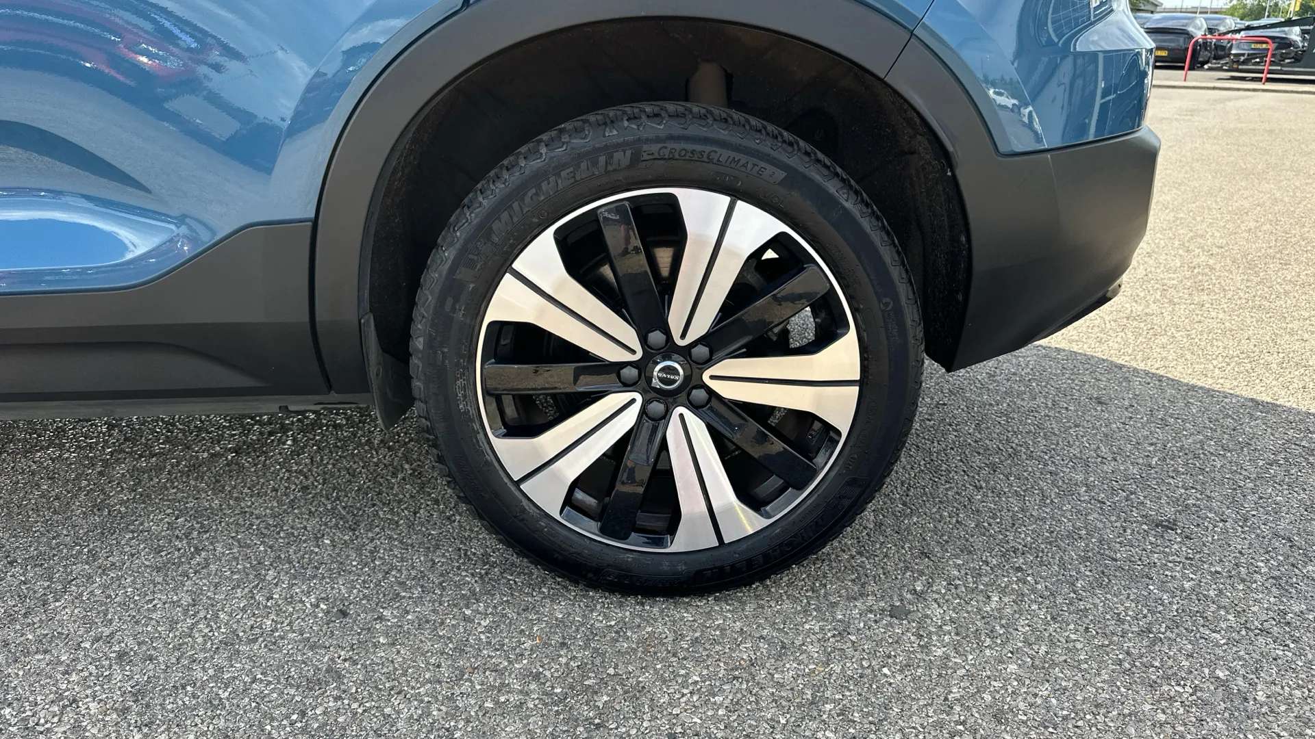 2023 VOLVO XC40 2023 VOLVO XC40