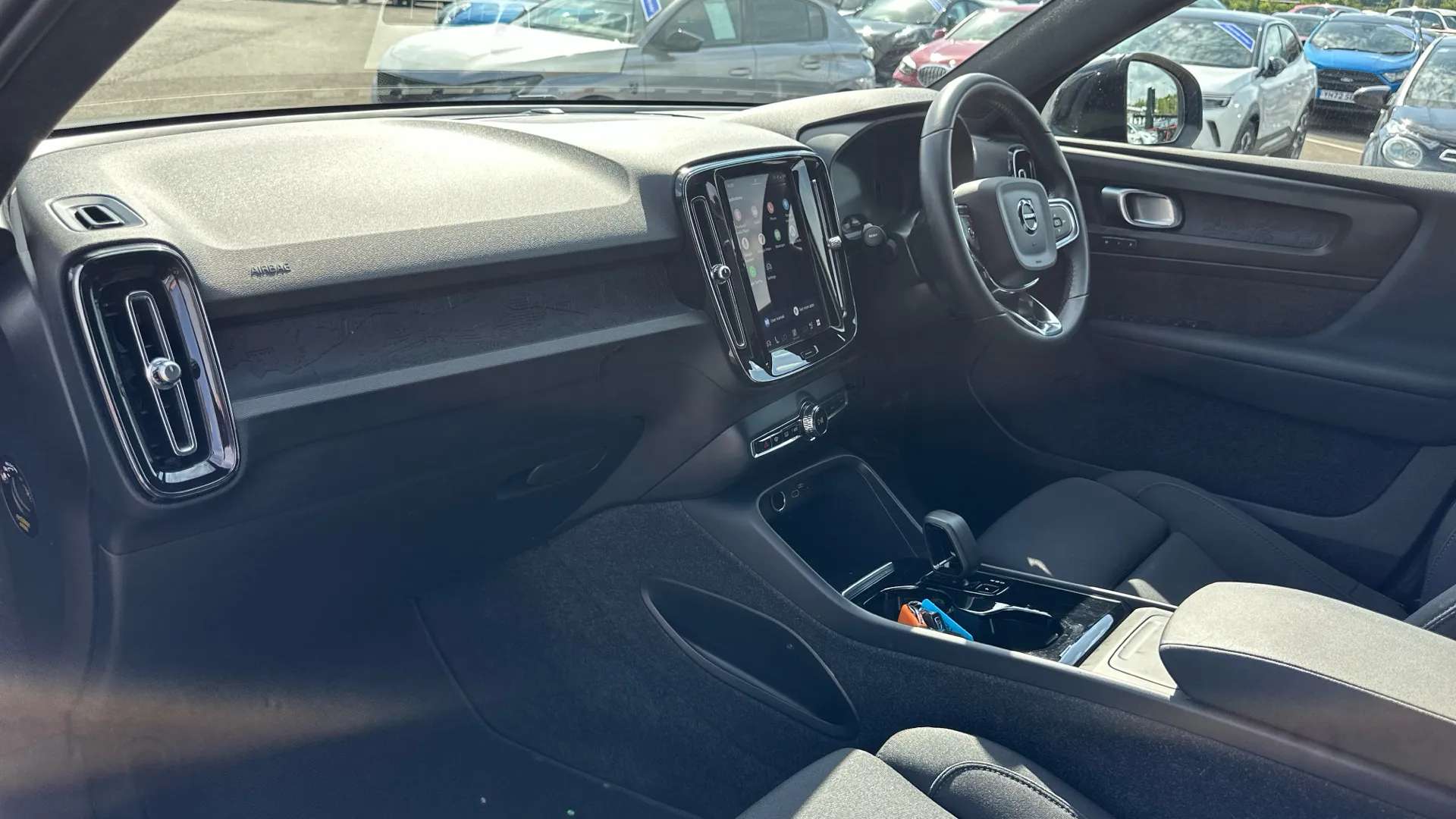 2023 VOLVO XC40 2023 VOLVO XC40