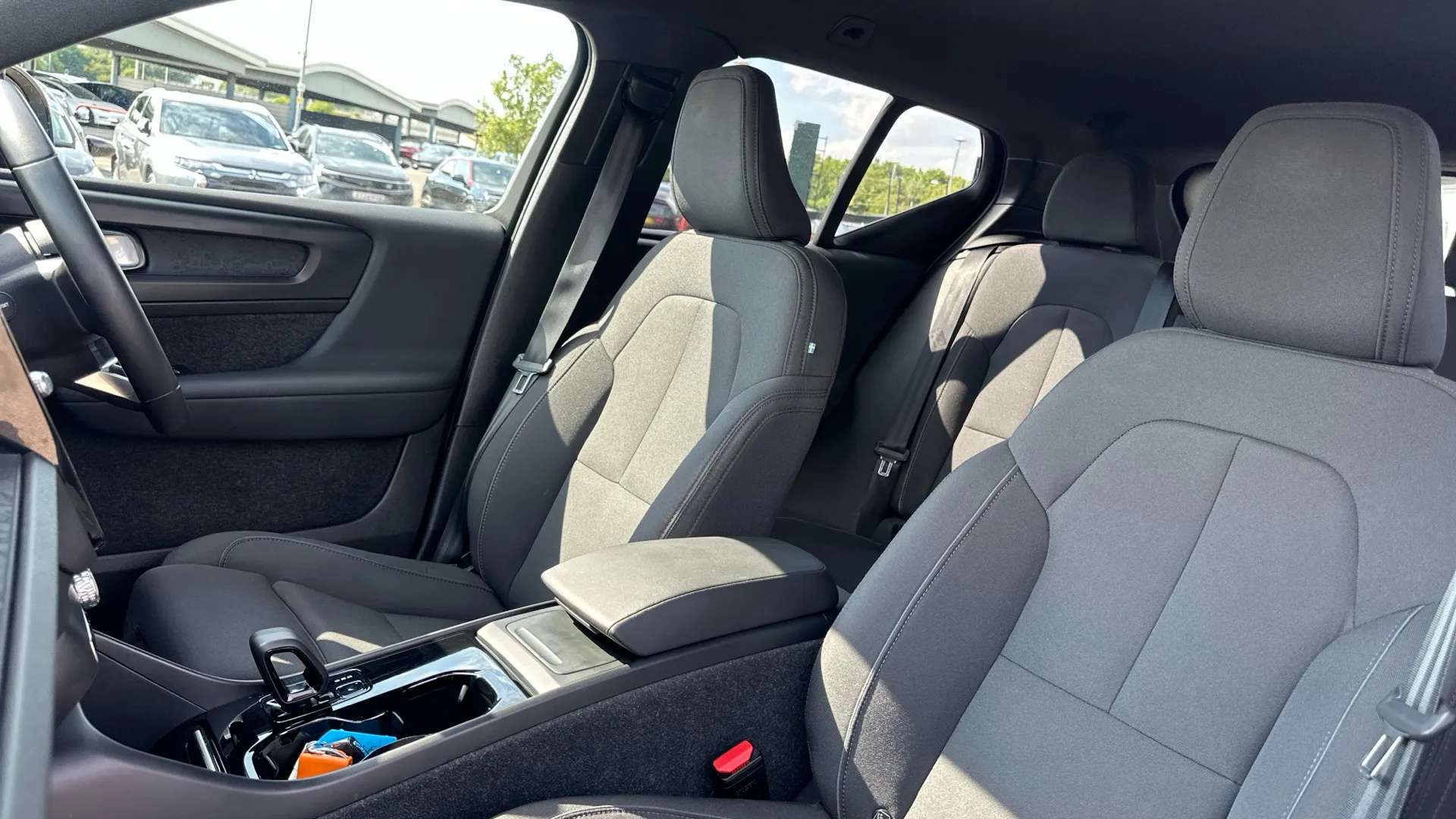 2023 VOLVO XC40 2023 VOLVO XC40