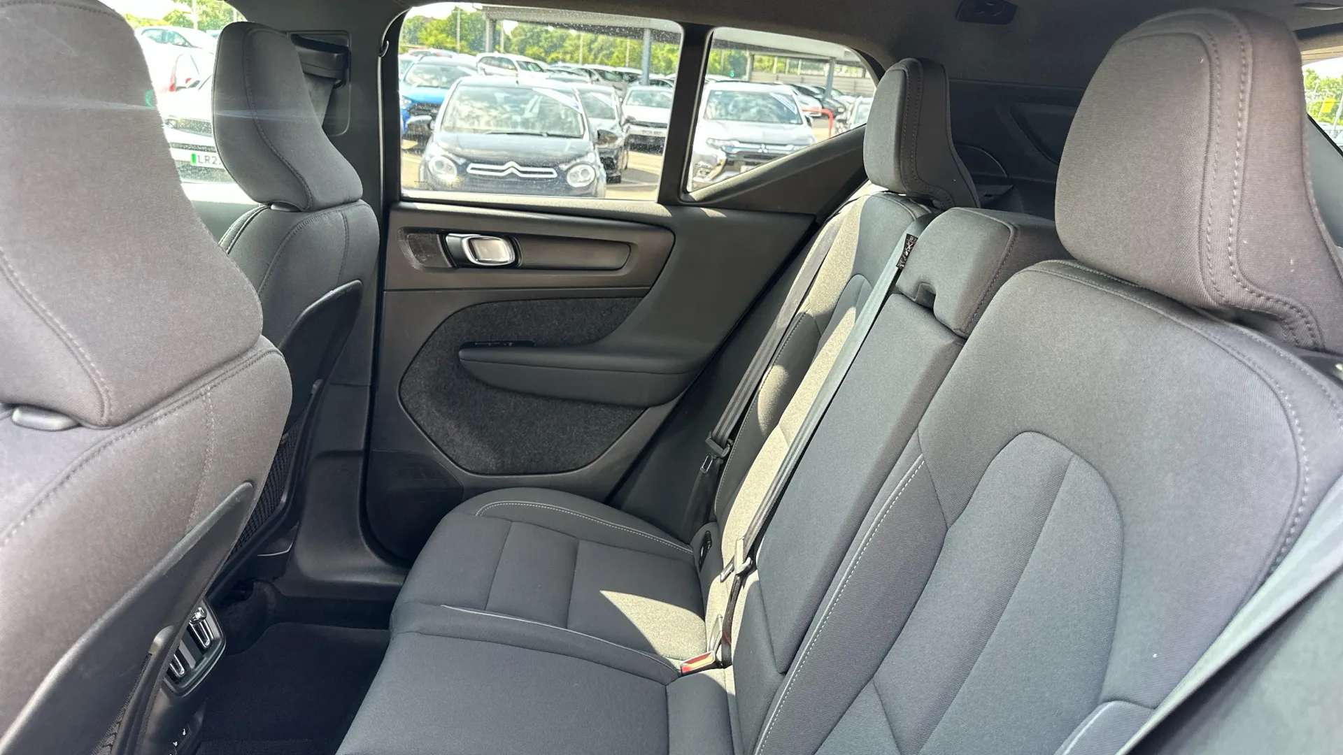 2023 VOLVO XC40 2023 VOLVO XC40