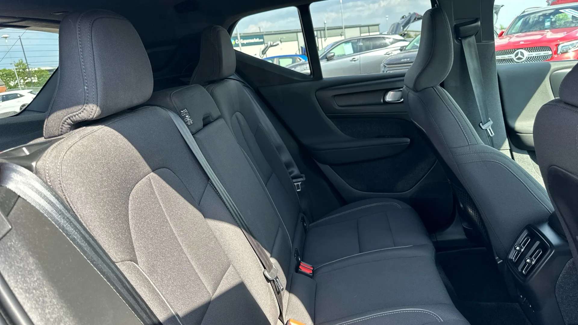 2023 VOLVO XC40 2023 VOLVO XC40