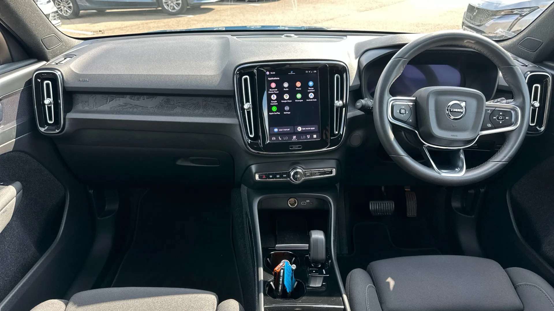 2023 VOLVO XC40 2023 VOLVO XC40