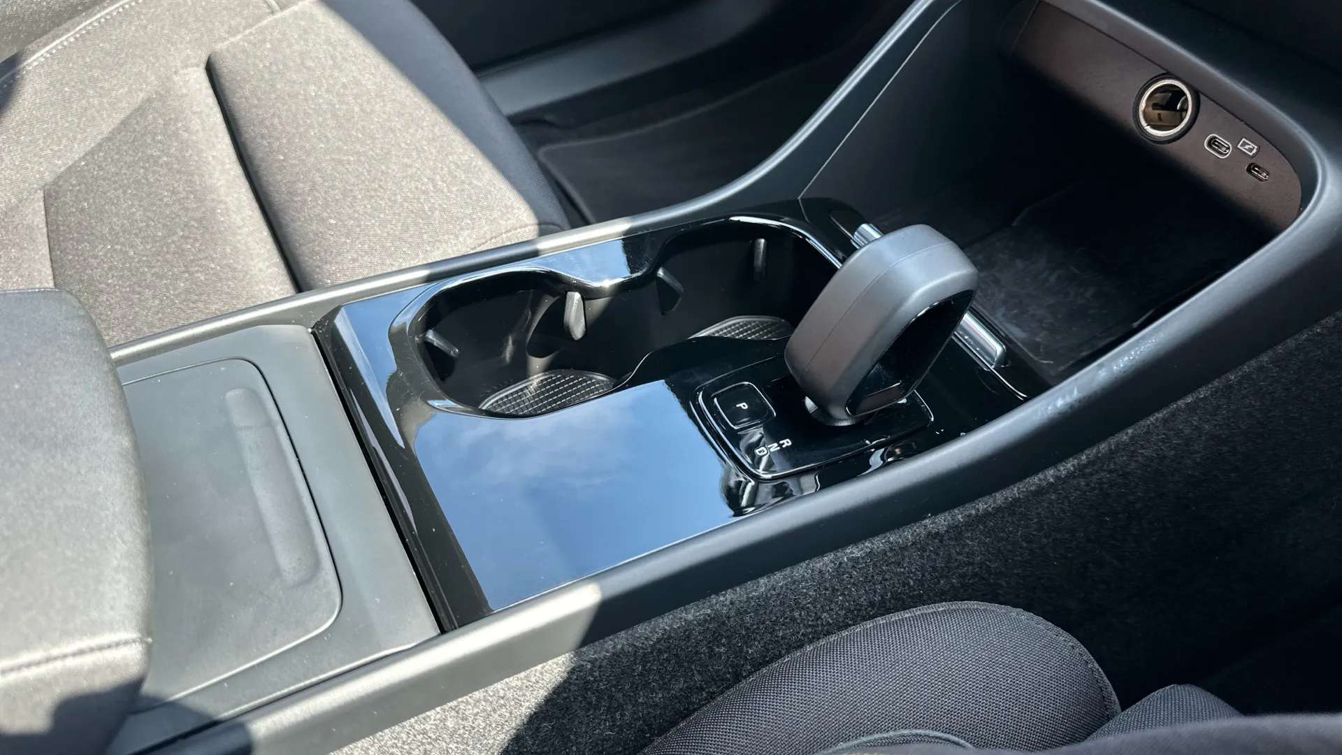 2023 VOLVO XC40 2023 VOLVO XC40