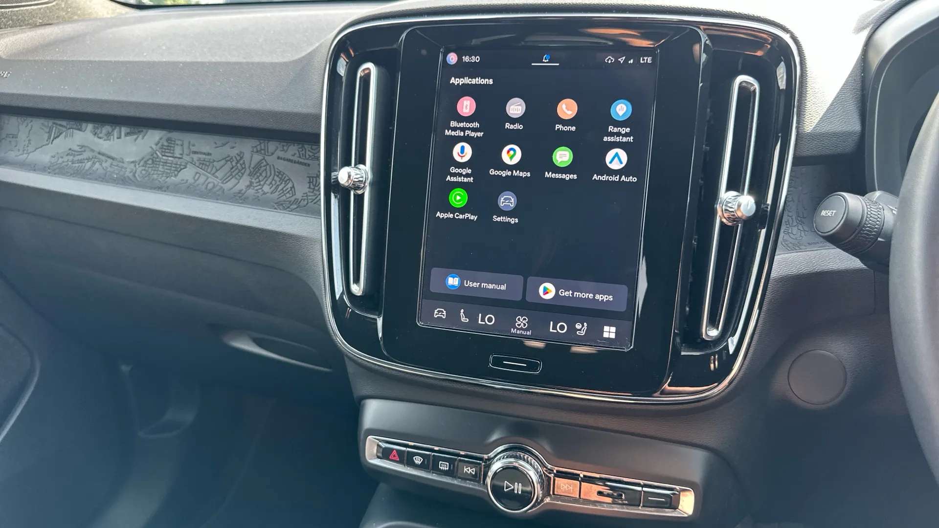 2023 VOLVO XC40 2023 VOLVO XC40