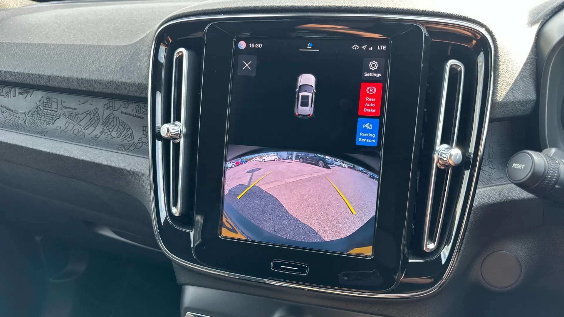 2023 VOLVO XC40 2023 VOLVO XC40