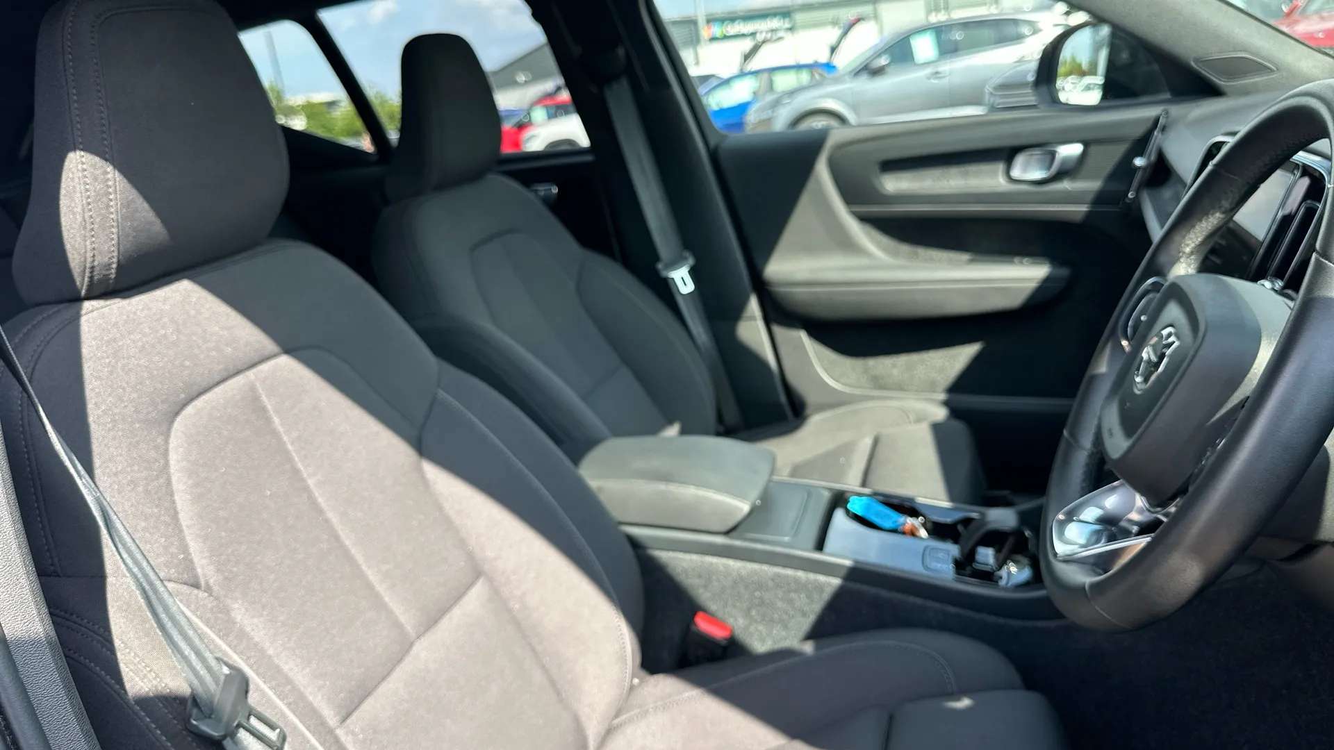 2023 VOLVO XC40 2023 VOLVO XC40