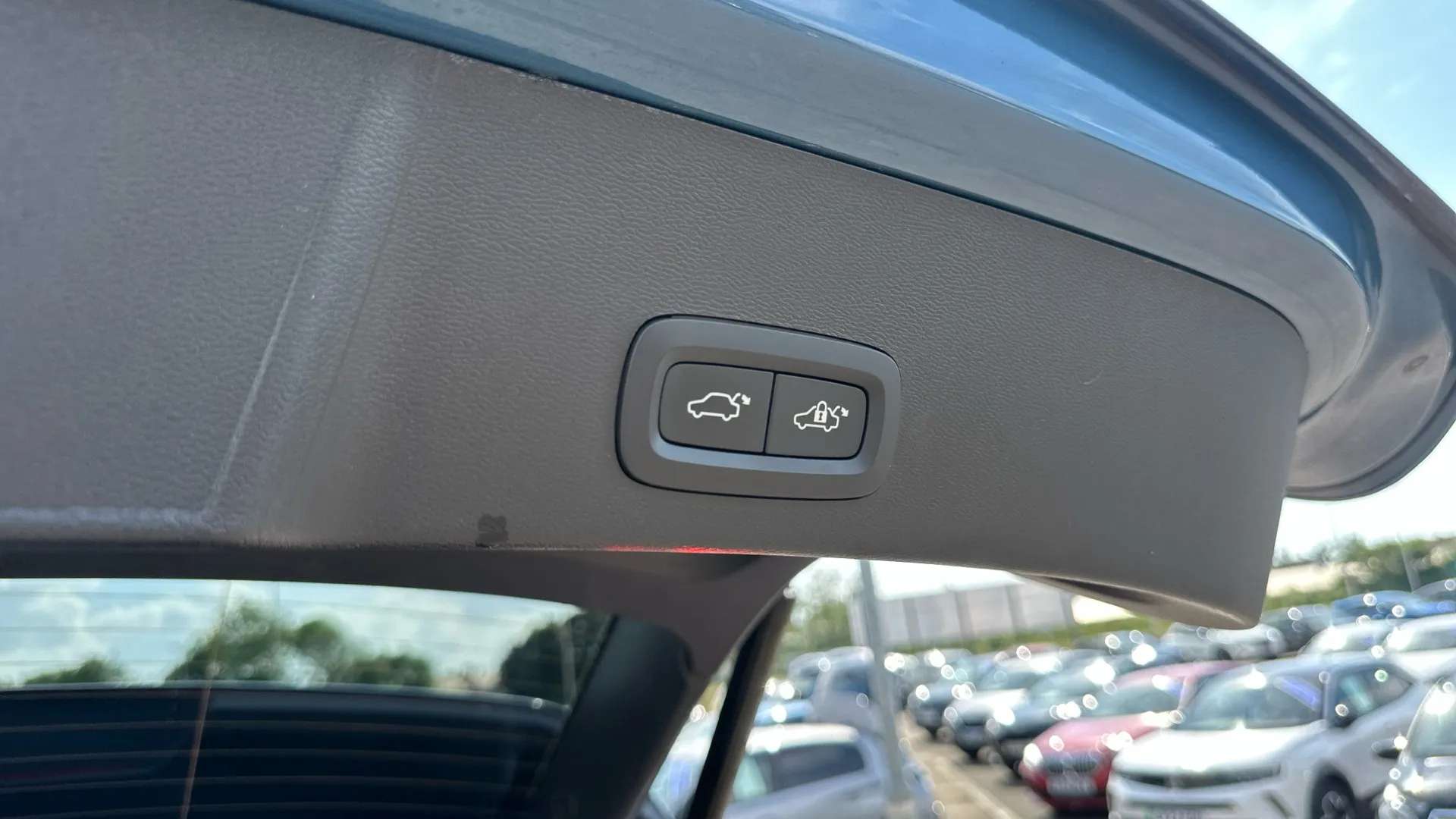 2023 VOLVO XC40 2023 VOLVO XC40