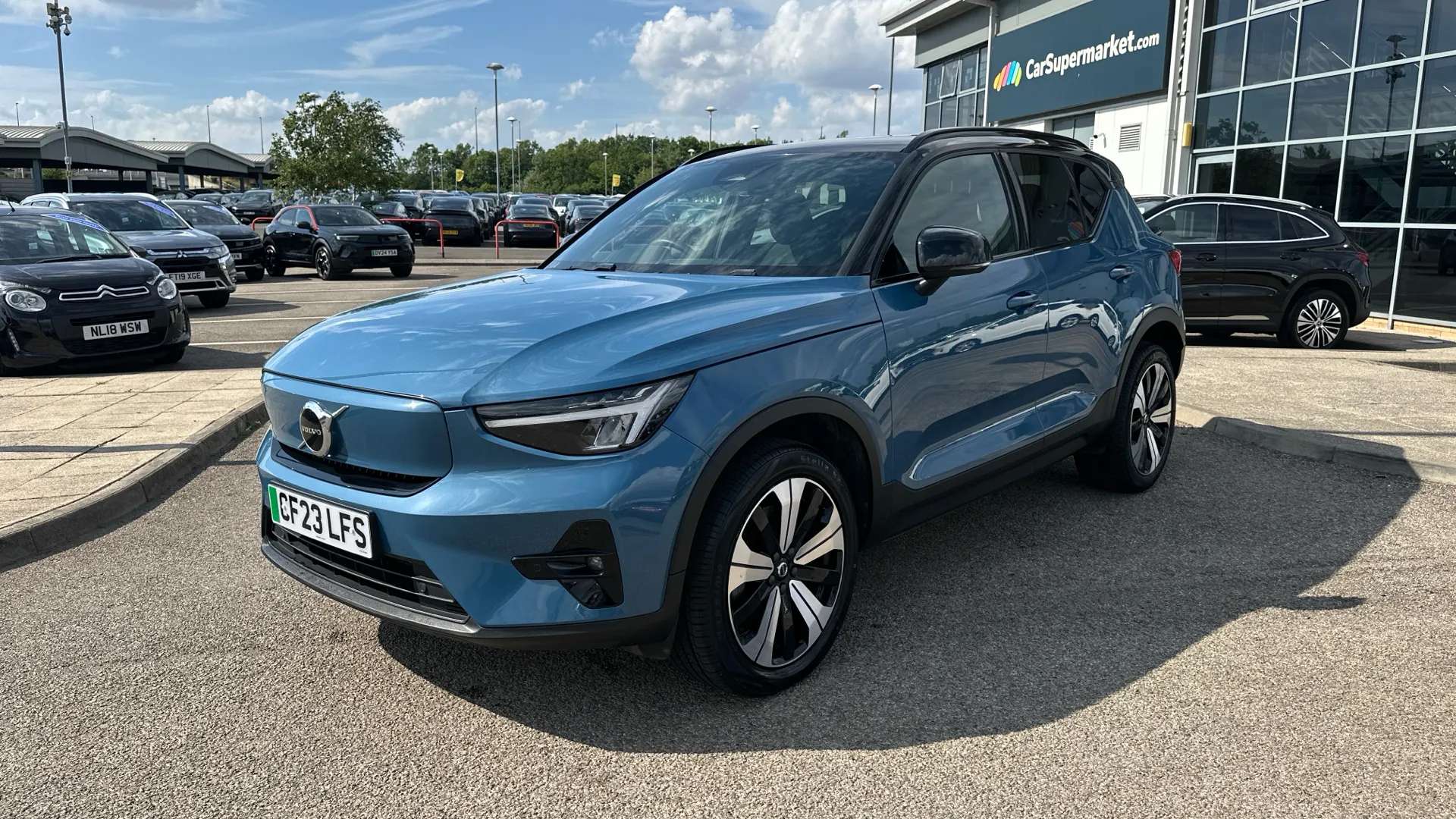 2023 VOLVO XC40 2023 VOLVO XC40