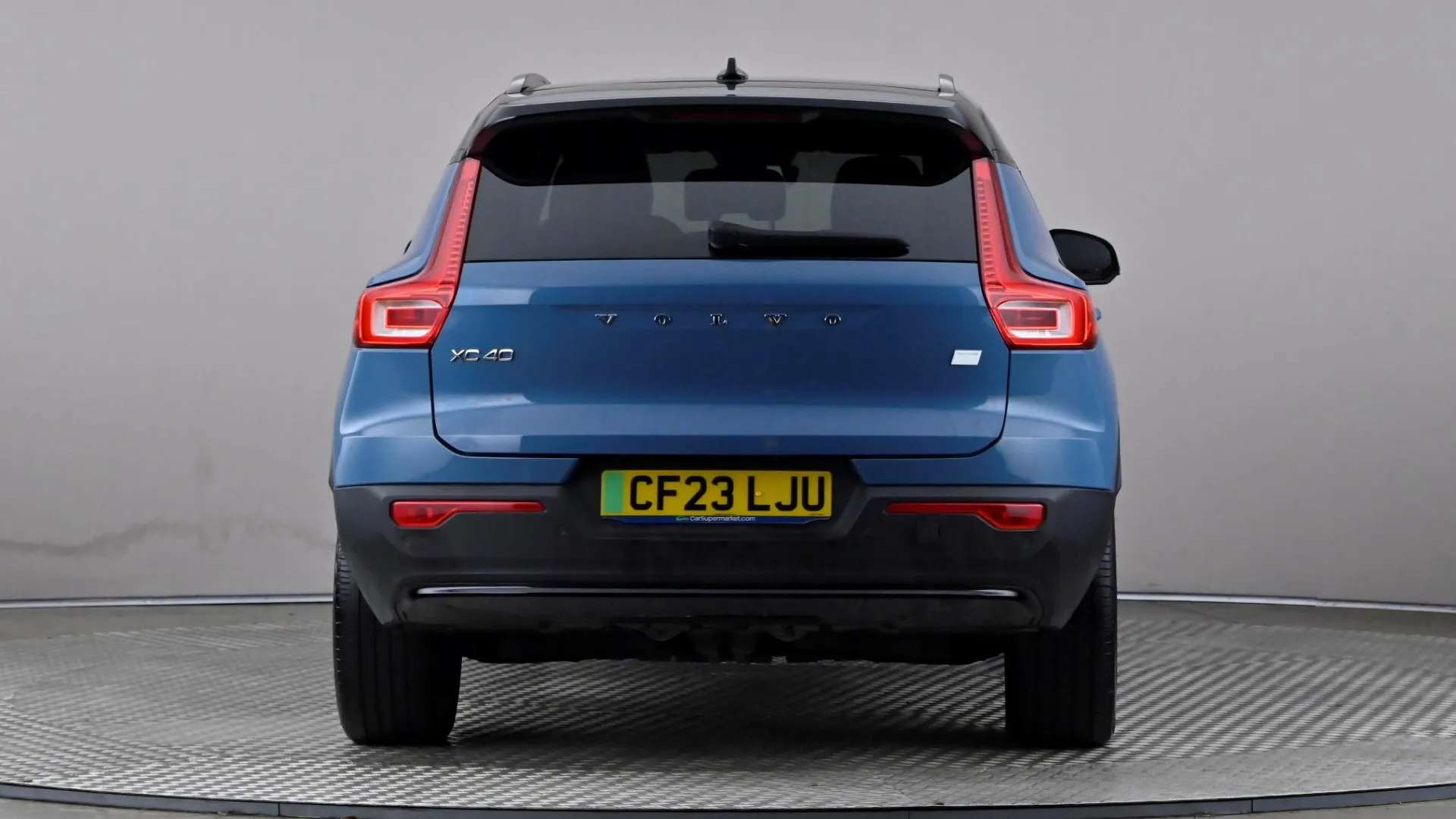 2023 VOLVO XC40 2023 VOLVO XC40