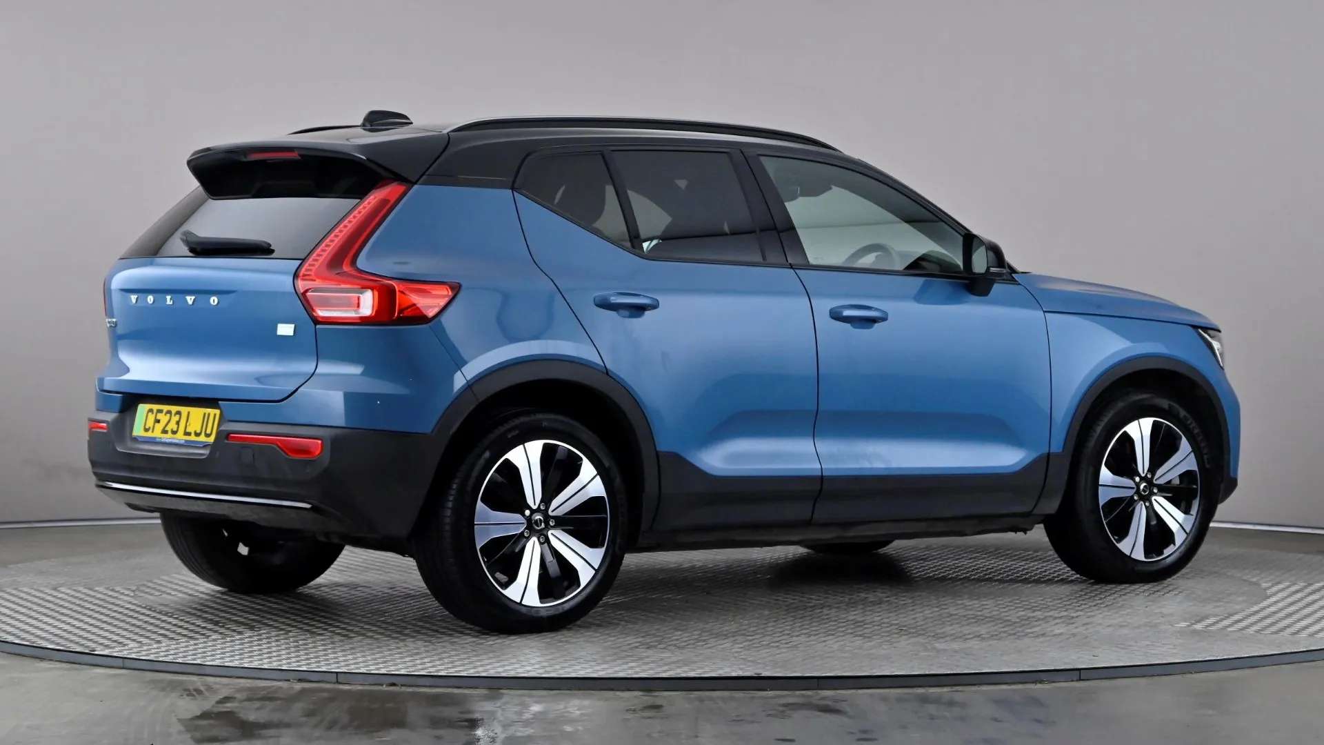 2023 VOLVO XC40 2023 VOLVO XC40