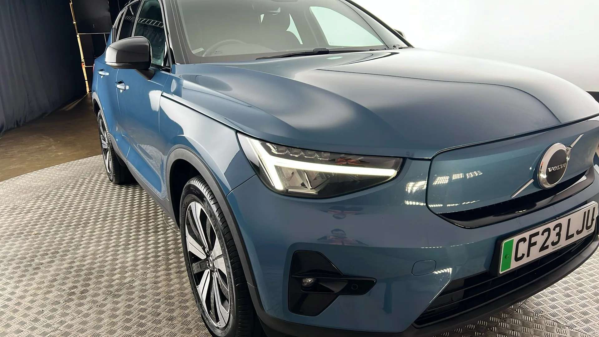 2023 VOLVO XC40 2023 VOLVO XC40