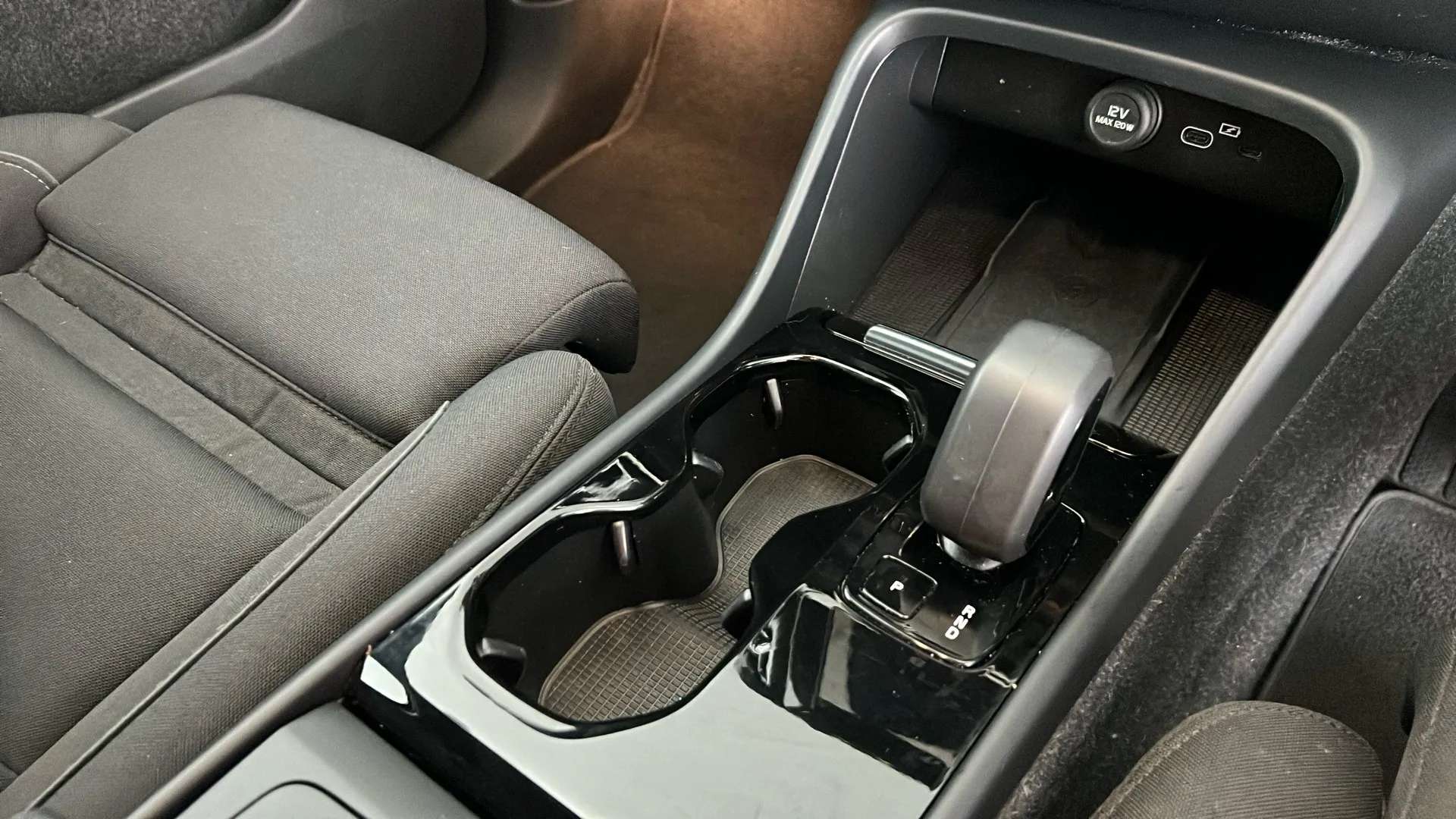 2023 VOLVO XC40 2023 VOLVO XC40