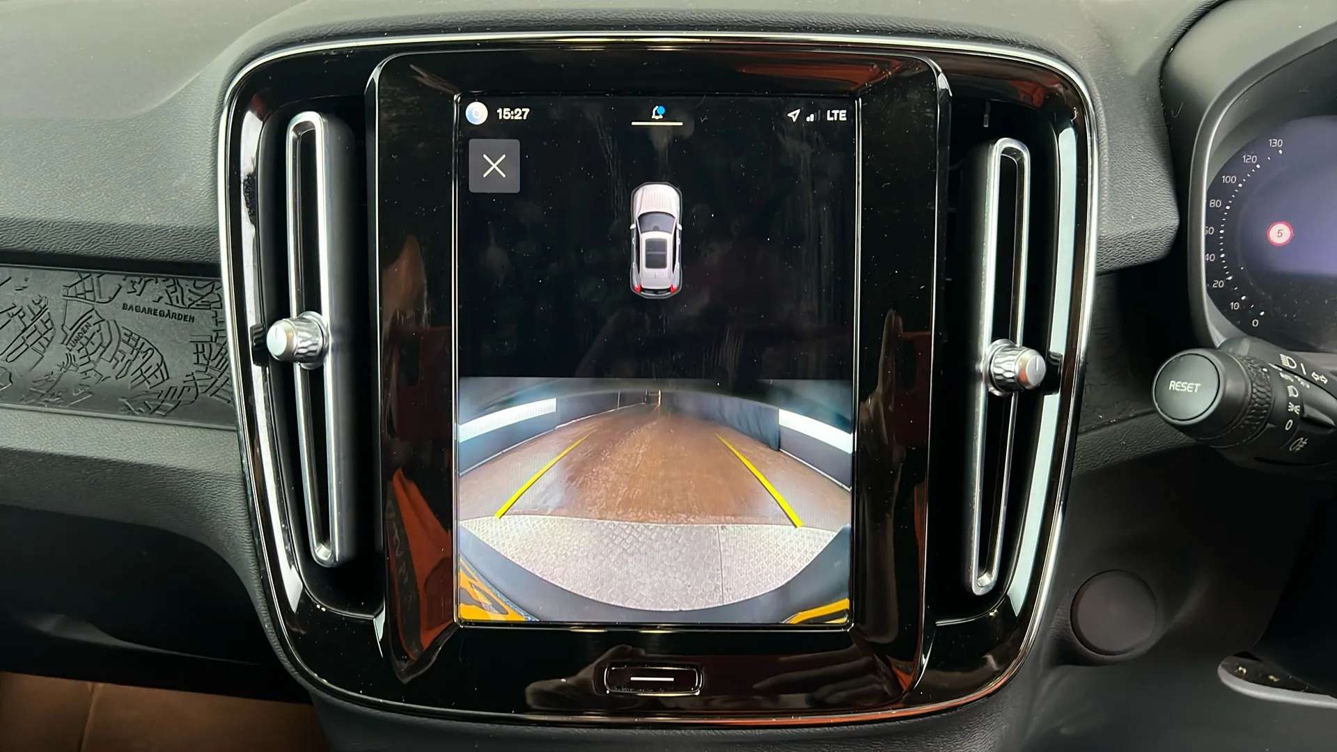 2023 VOLVO XC40 2023 VOLVO XC40