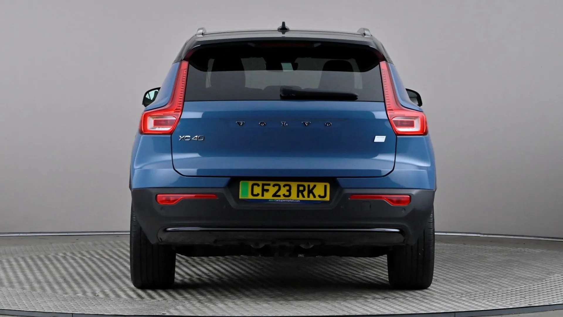 2023 VOLVO XC40 2023 VOLVO XC40