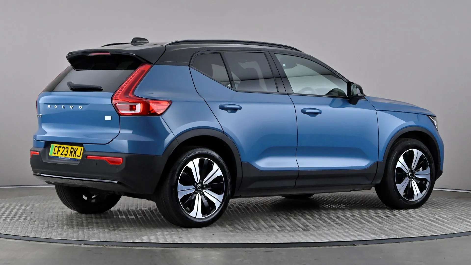 2023 VOLVO XC40 2023 VOLVO XC40