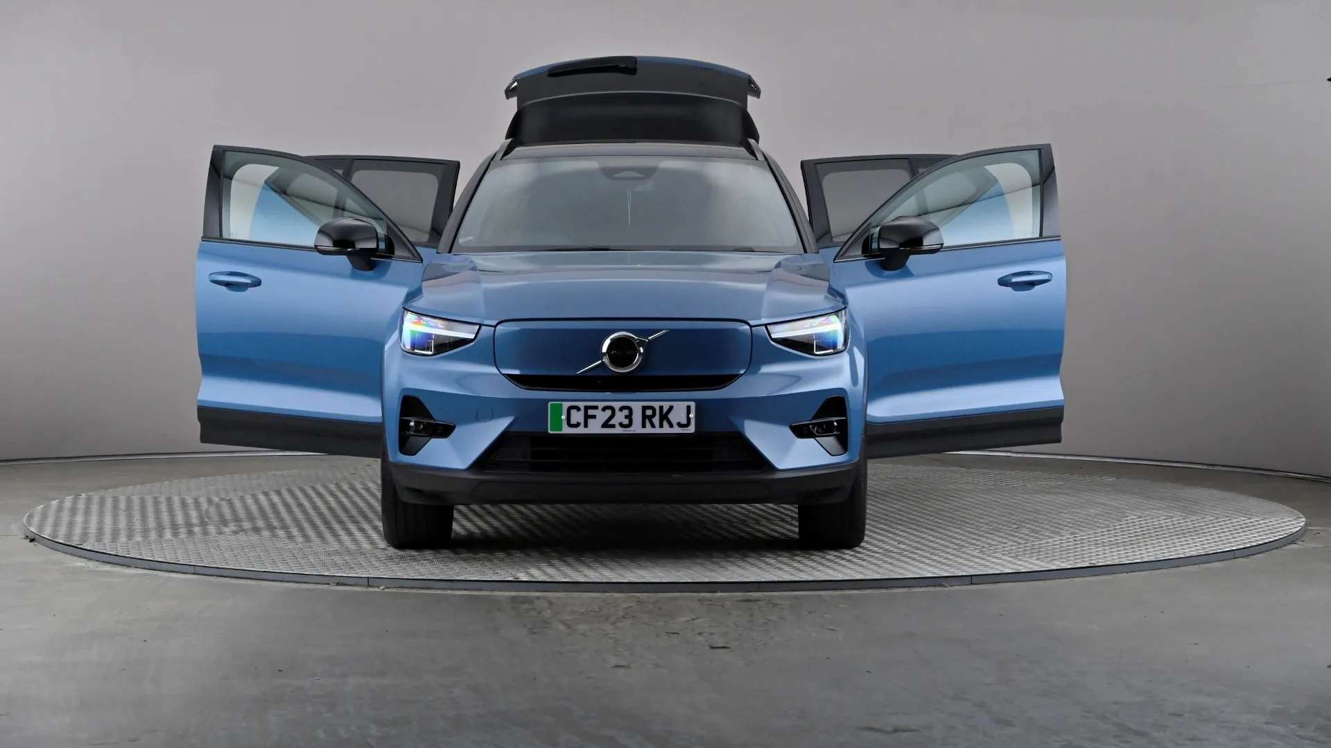 2023 VOLVO XC40 2023 VOLVO XC40